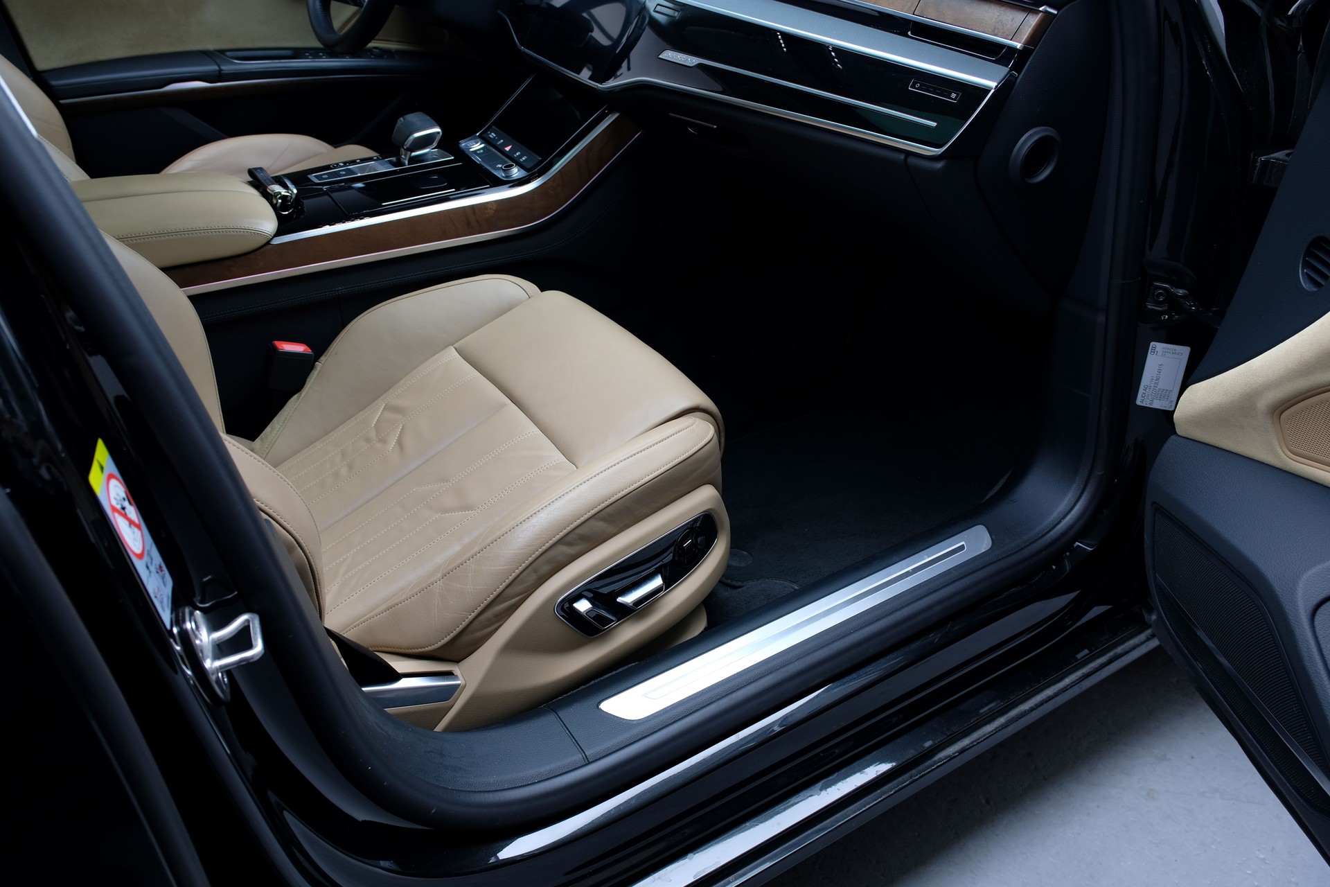 AUDI A8 55 TFSI quattro tiptronic-image-13
