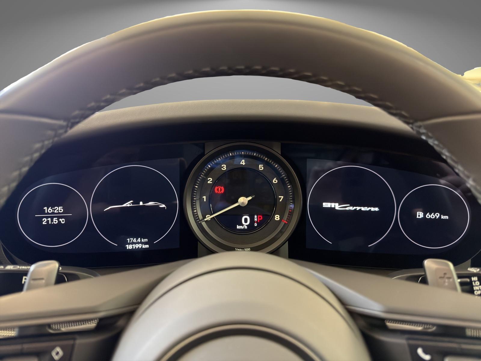 PORSCHE 911 Cabriolet 3.0 Carrera PDK-image-11