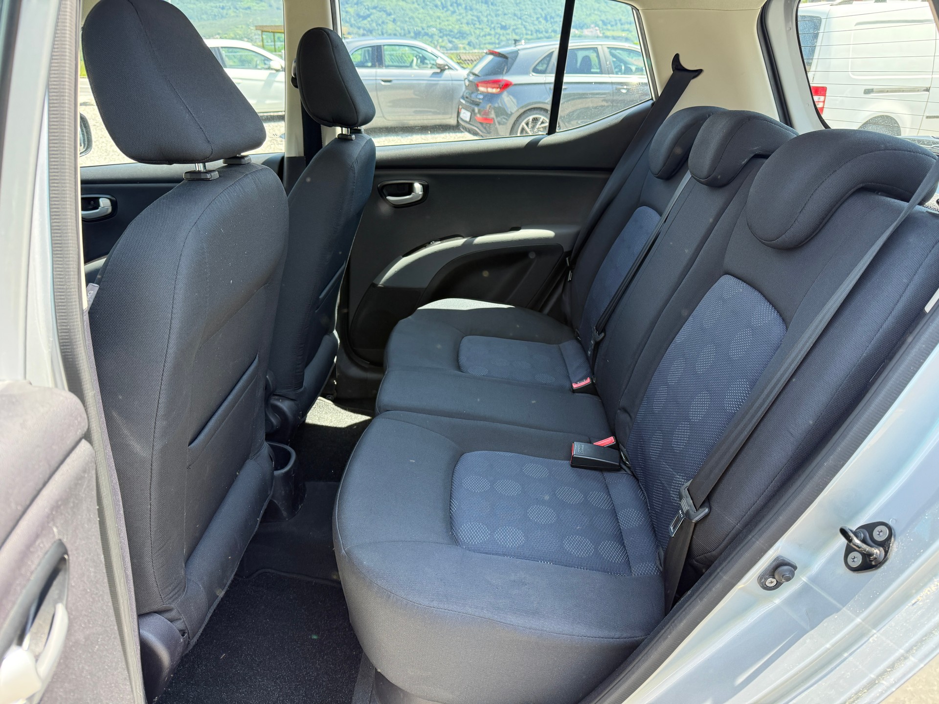HYUNDAI i10 1.1 Style Automat ab MFK-image-7