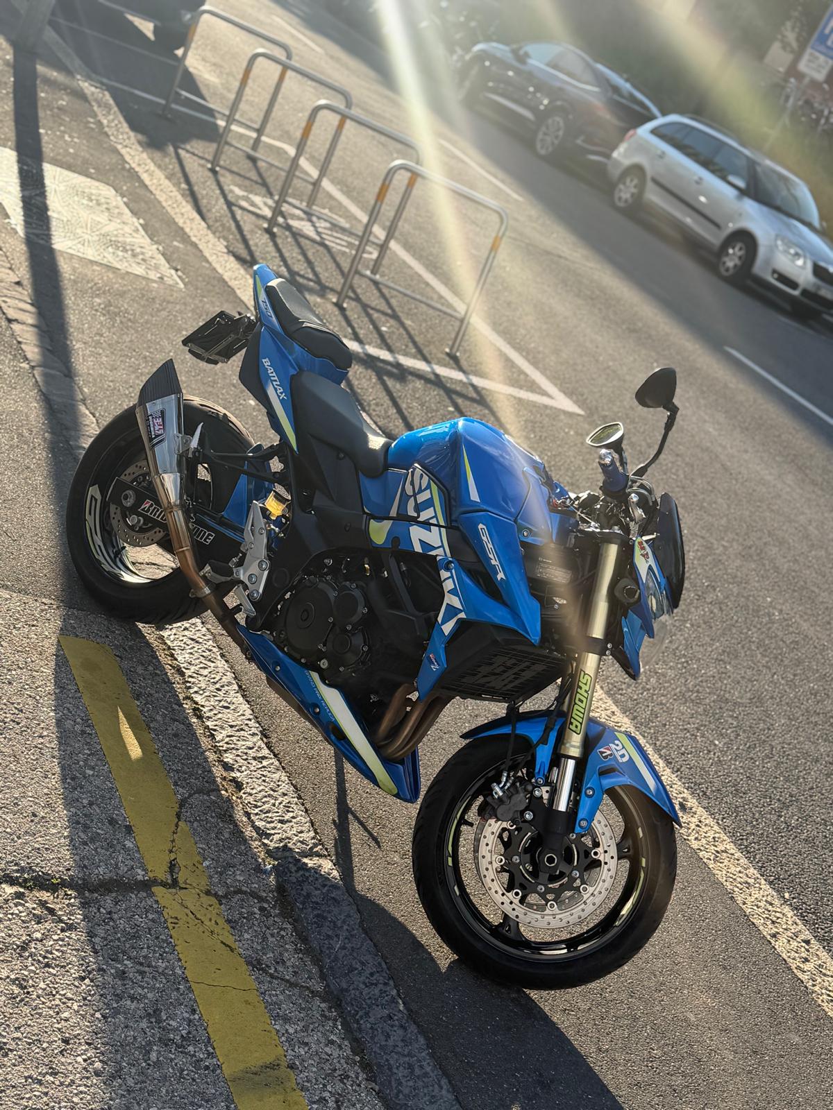 SUZUKI GSR 750 ABS-image-7