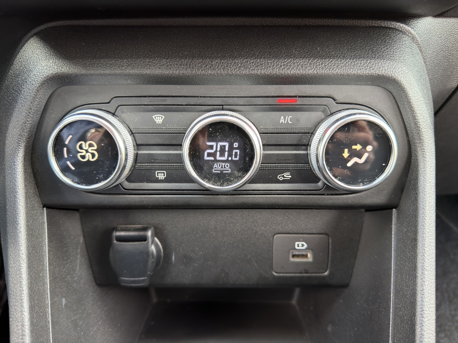 DACIA Sandero TCe 90 Comfort CVT-image-20