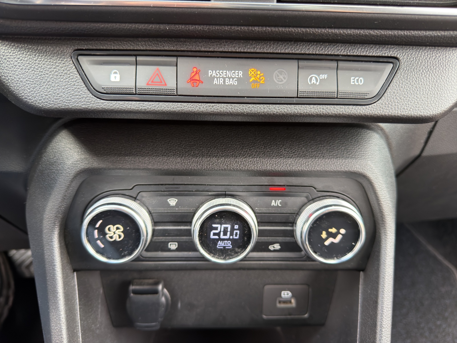 DACIA Sandero TCe 90 Comfort CVT-image-21