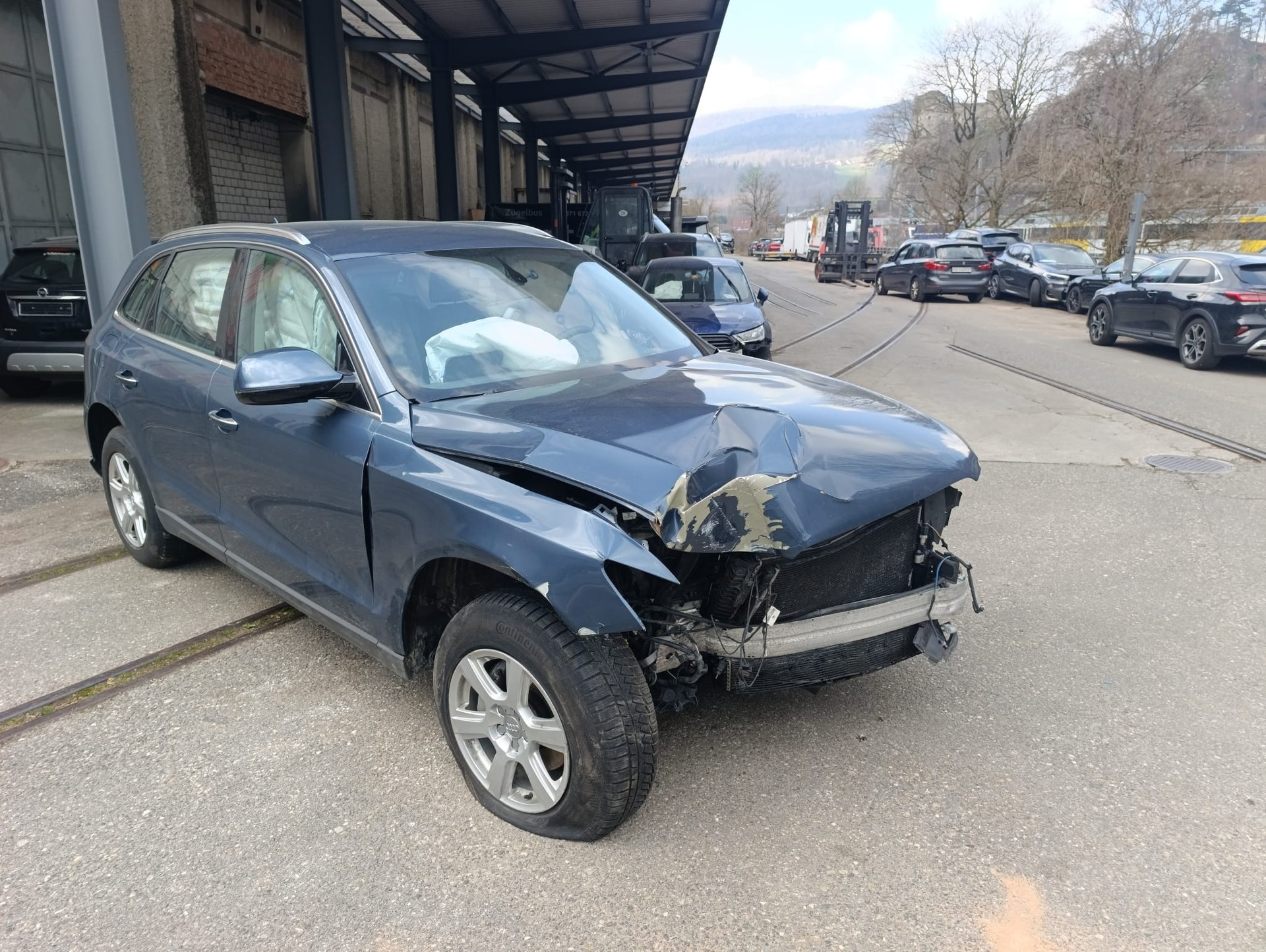 AUDI Q5 2.0 TDI quattro S-tronic-showroom-element-2