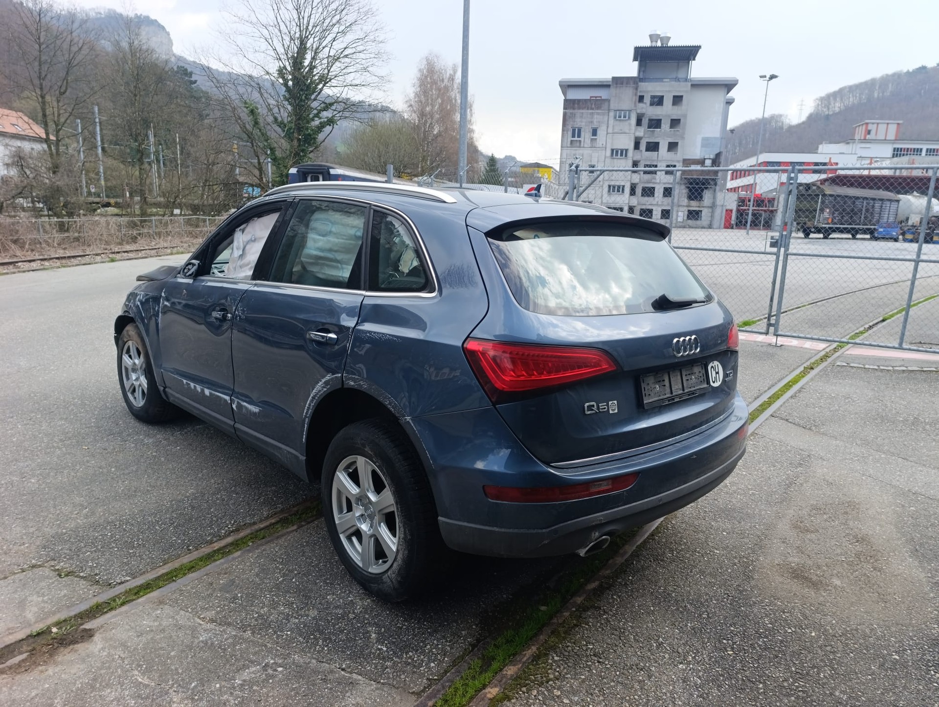 AUDI Q5 2.0 TDI quattro S-tronic-showroom-element-3