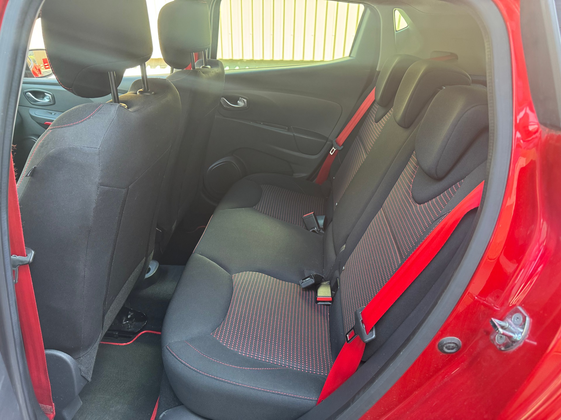 RENAULT Clio 1.6 T RS 220 Trophy EDC*Navigation*Rückfahrkamera*-image-9