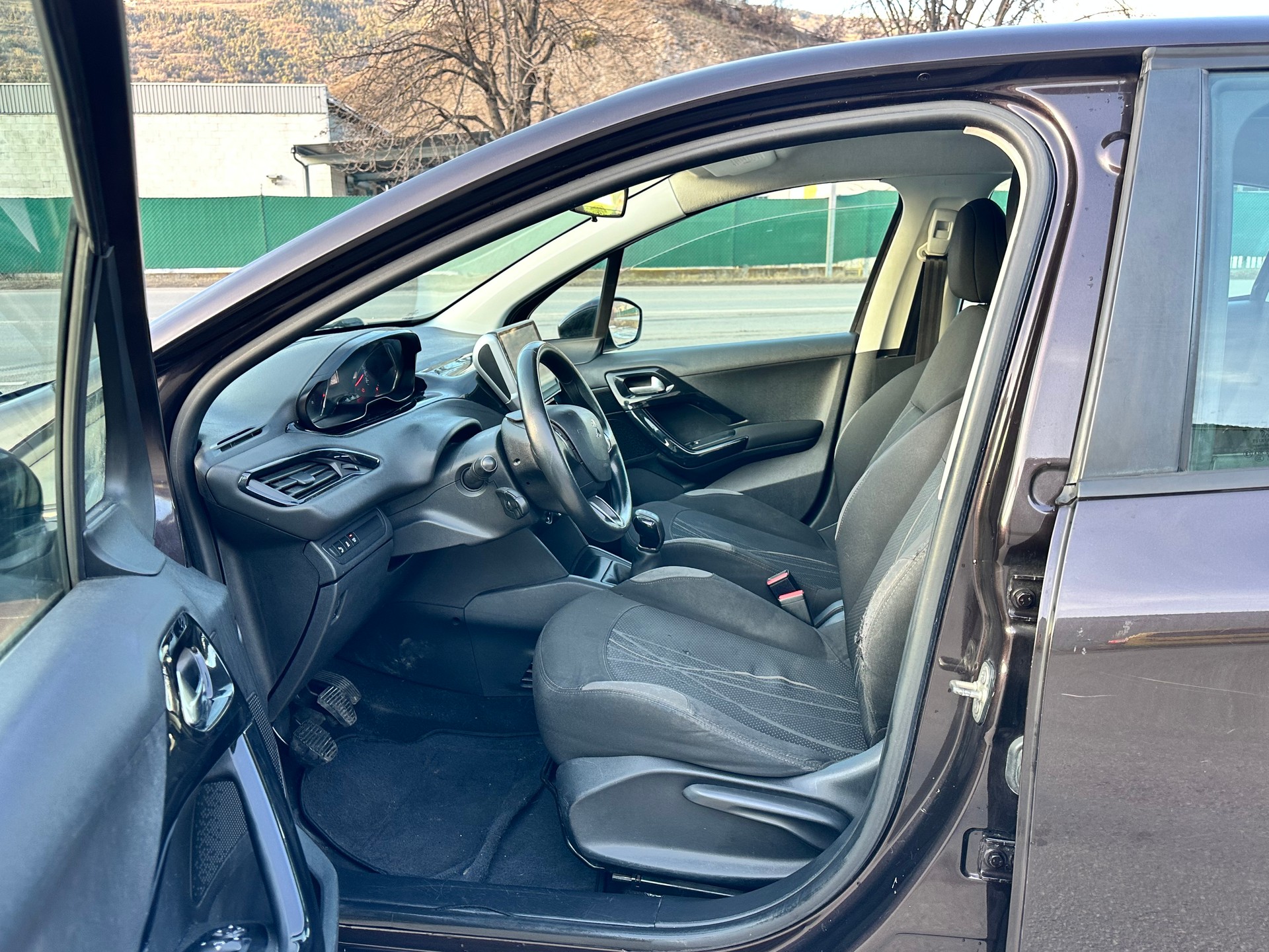 PEUGEOT 208 1.6 e-HDI Active-image-8