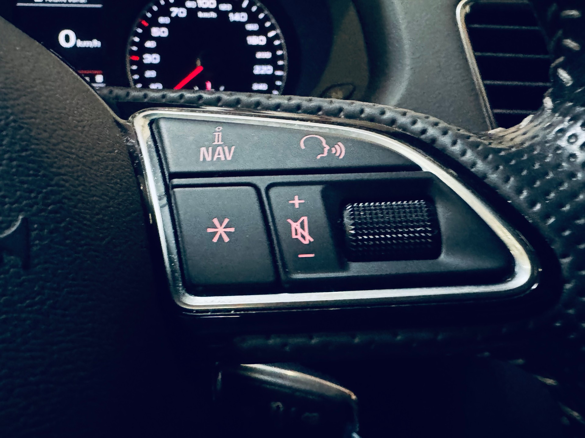AUDI Q3 2.0 TFSI sport quattro S-tronic-image-28