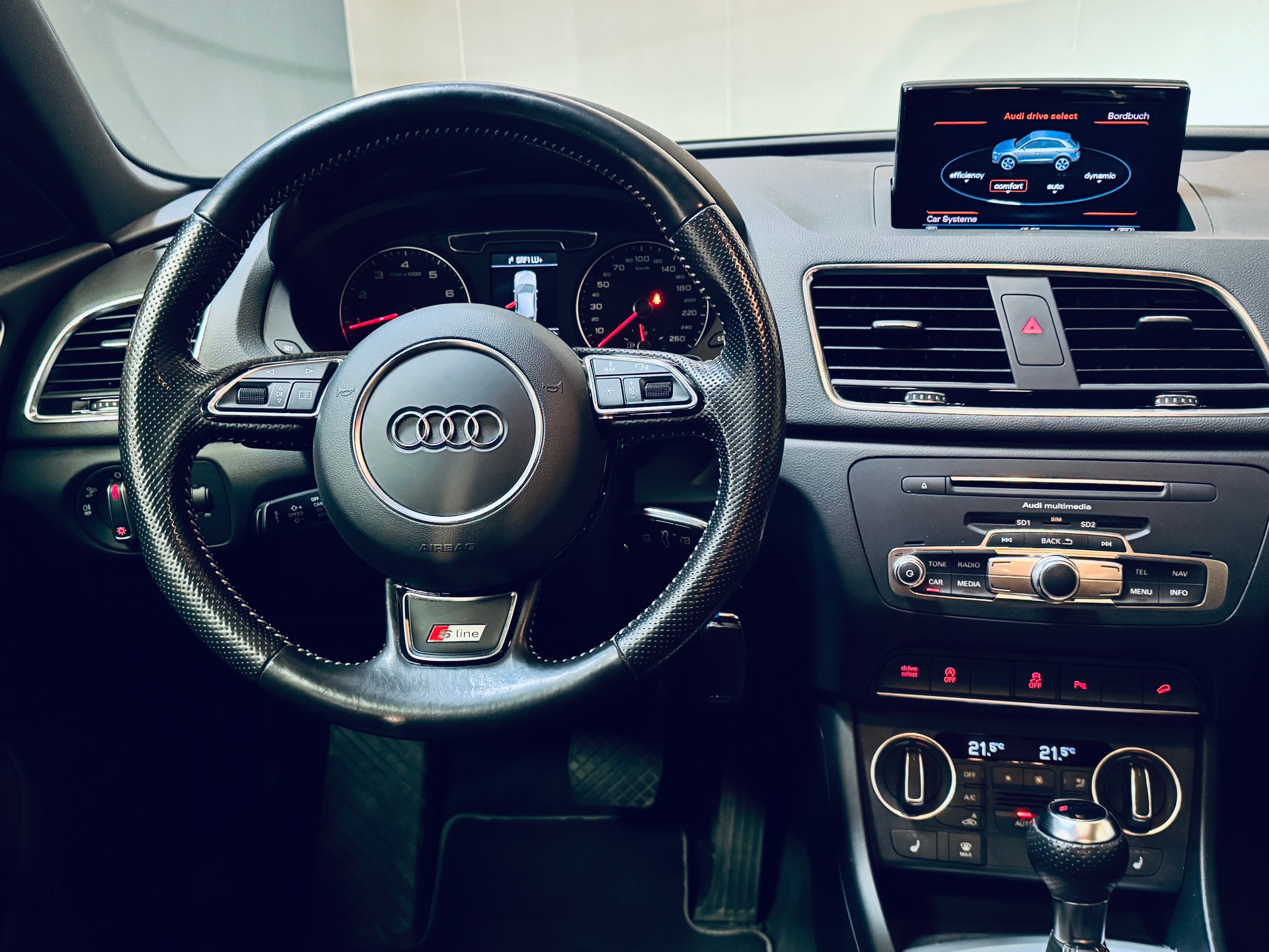 AUDI Q3 2.0 TFSI sport quattro S-tronic-image-14