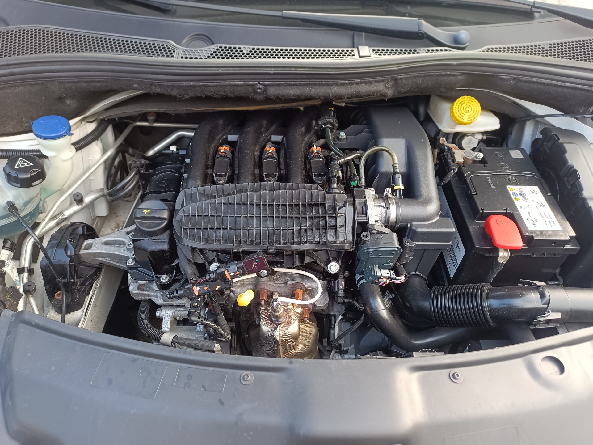 PEUGEOT 208 1.2 VTI Access-image-10