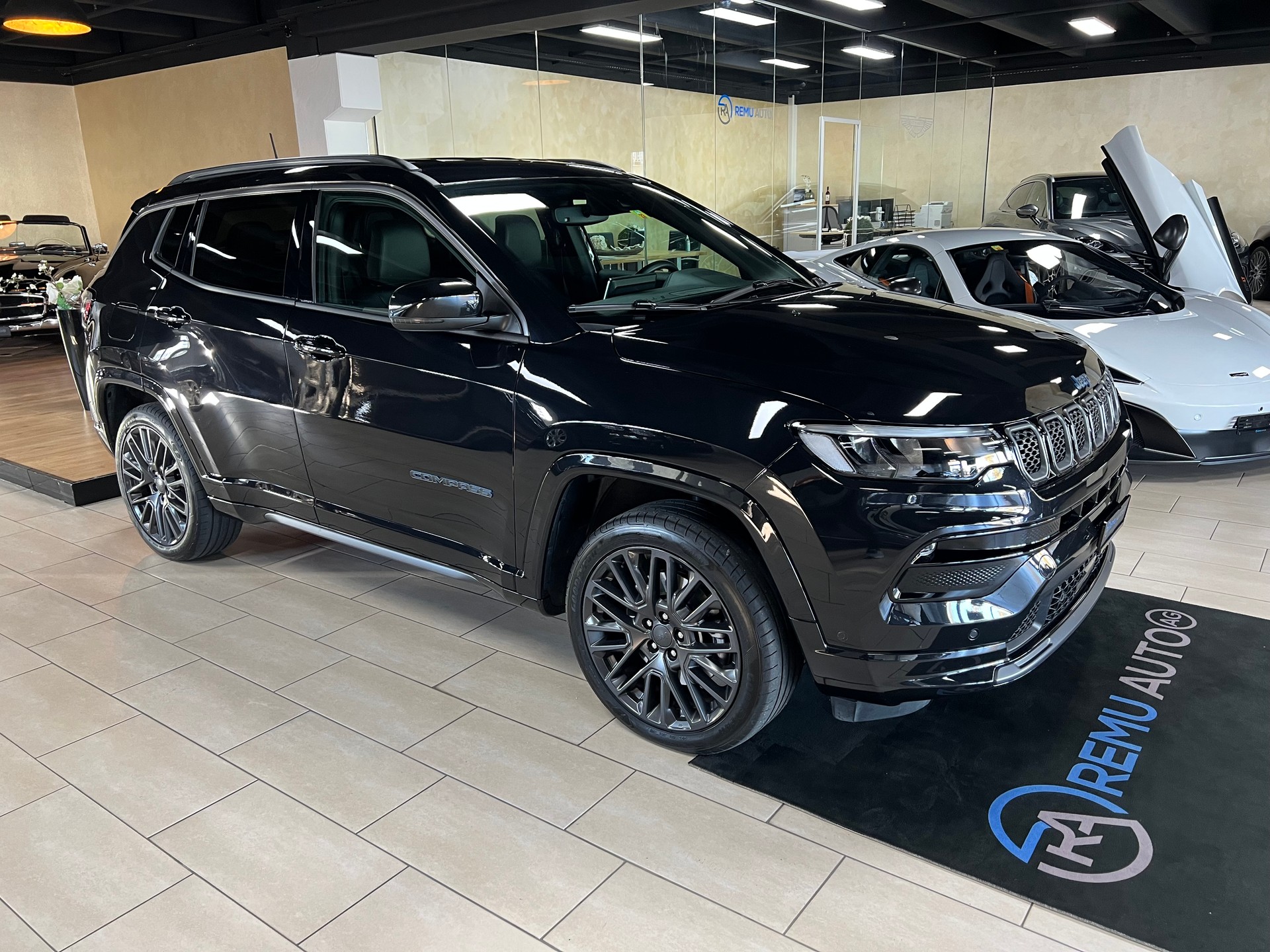 JEEP Compass 1.3 T PHEV S AWD-showroom-element-2