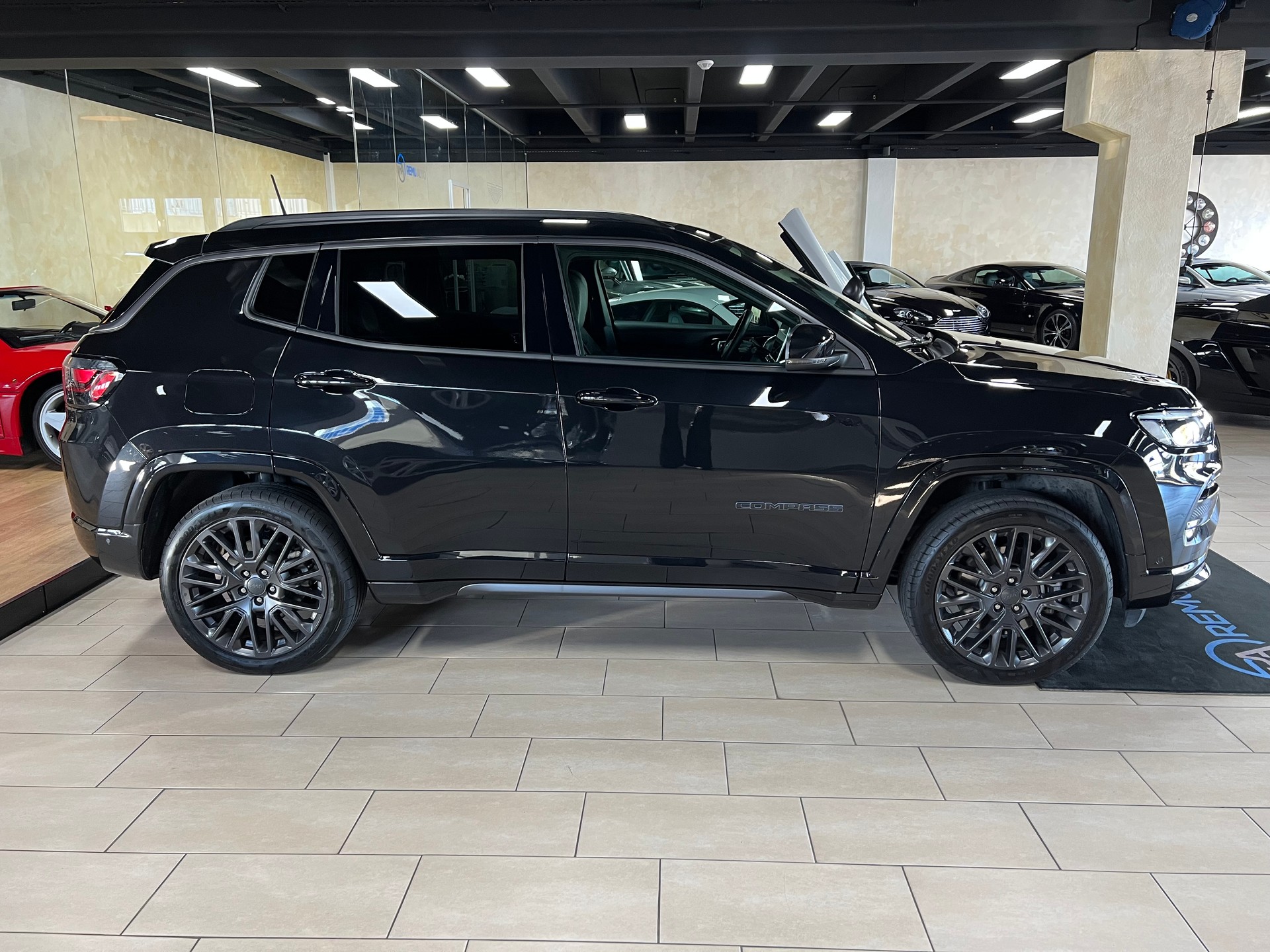JEEP Compass 1.3 T PHEV S AWD-image-4