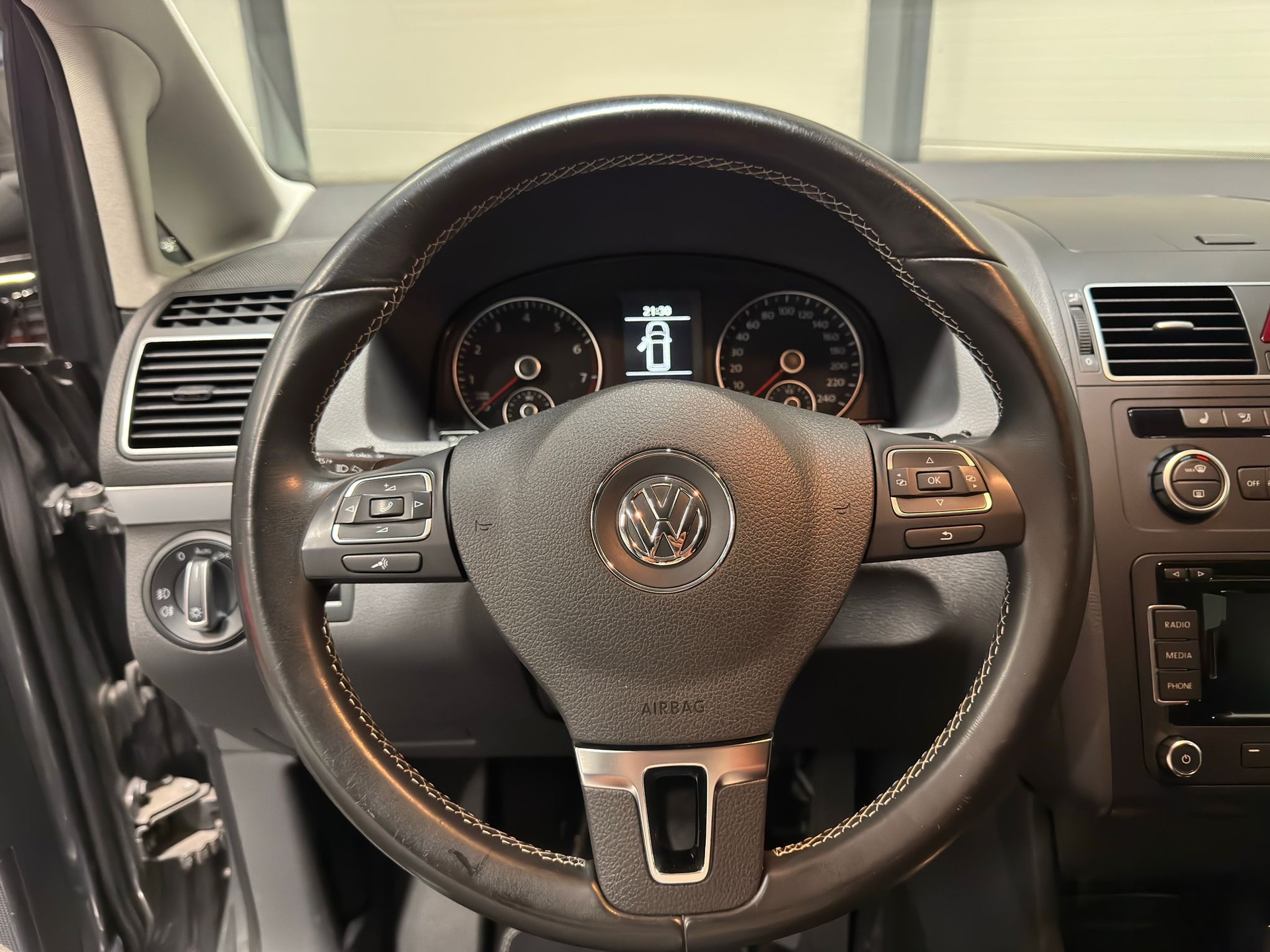 VW Touran 1.4 TSI 140 Cup DSG-image-12