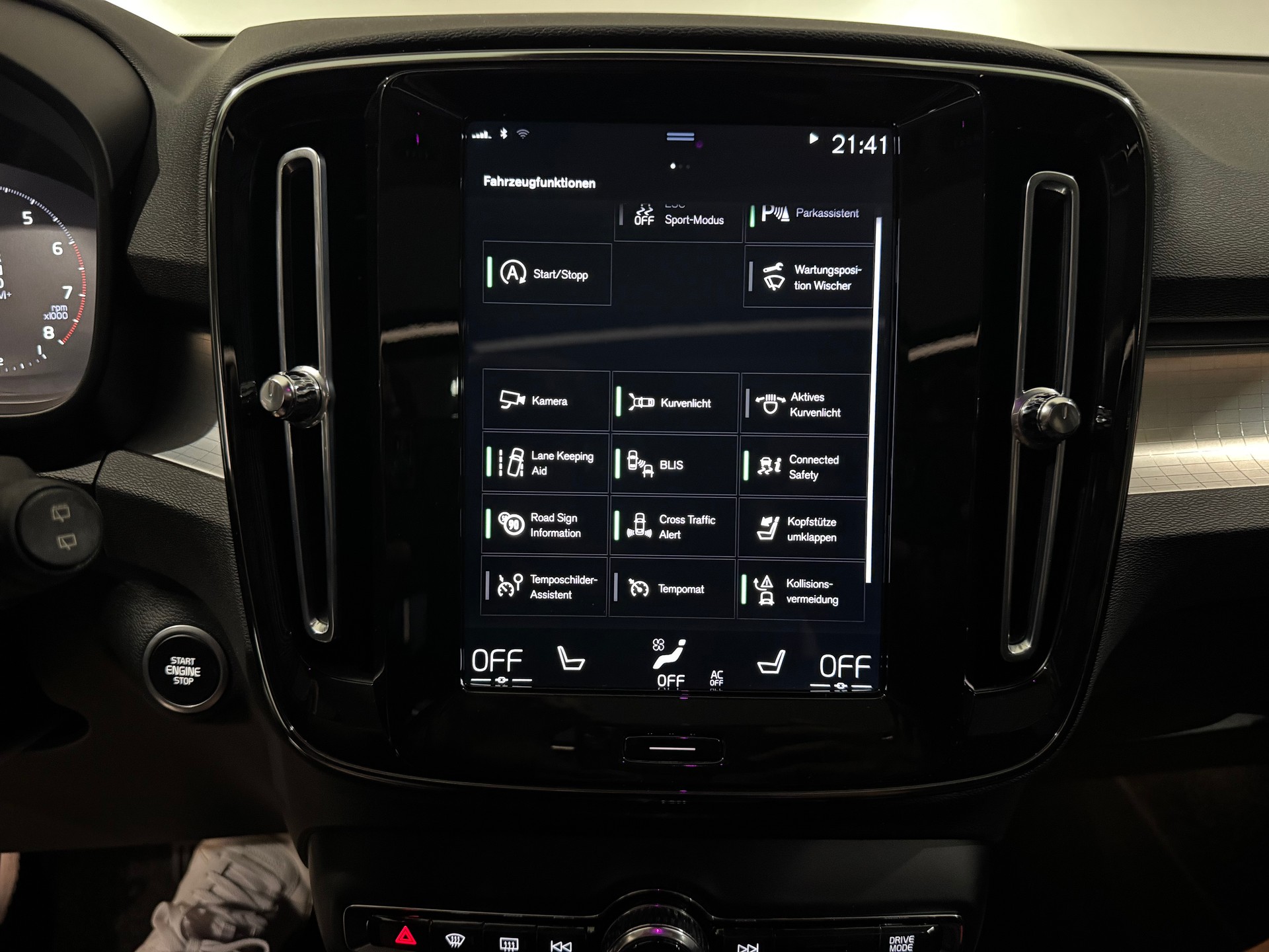 VOLVO XC40 T3 Momentum Geartronic | 1.Hand | CH |-image-19