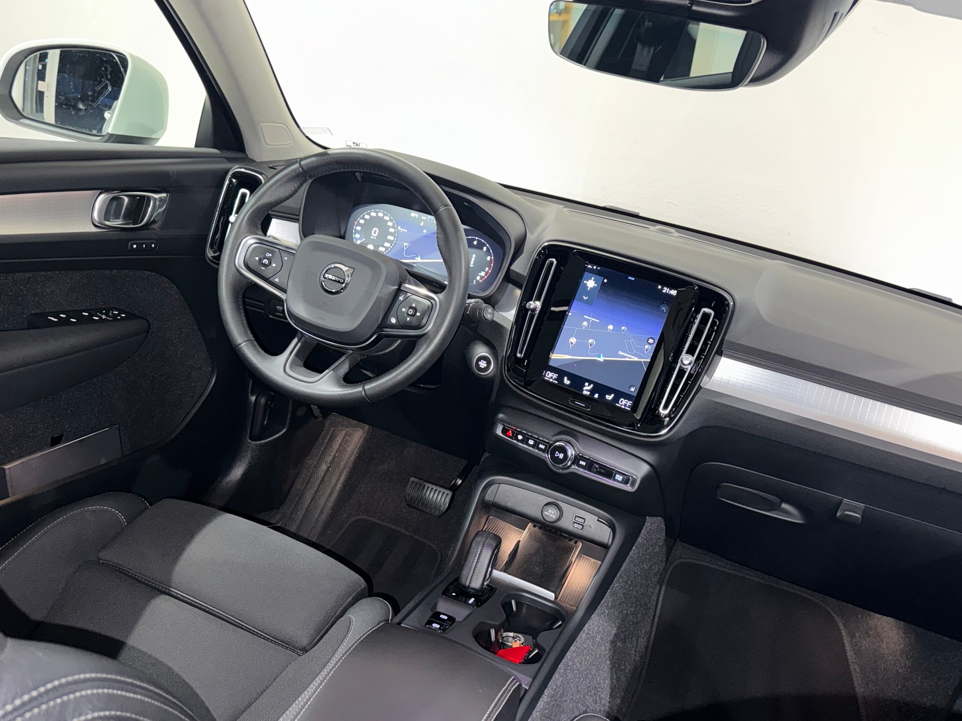 VOLVO XC40 T3 Momentum Geartronic | 1.Hand | CH |-image-15