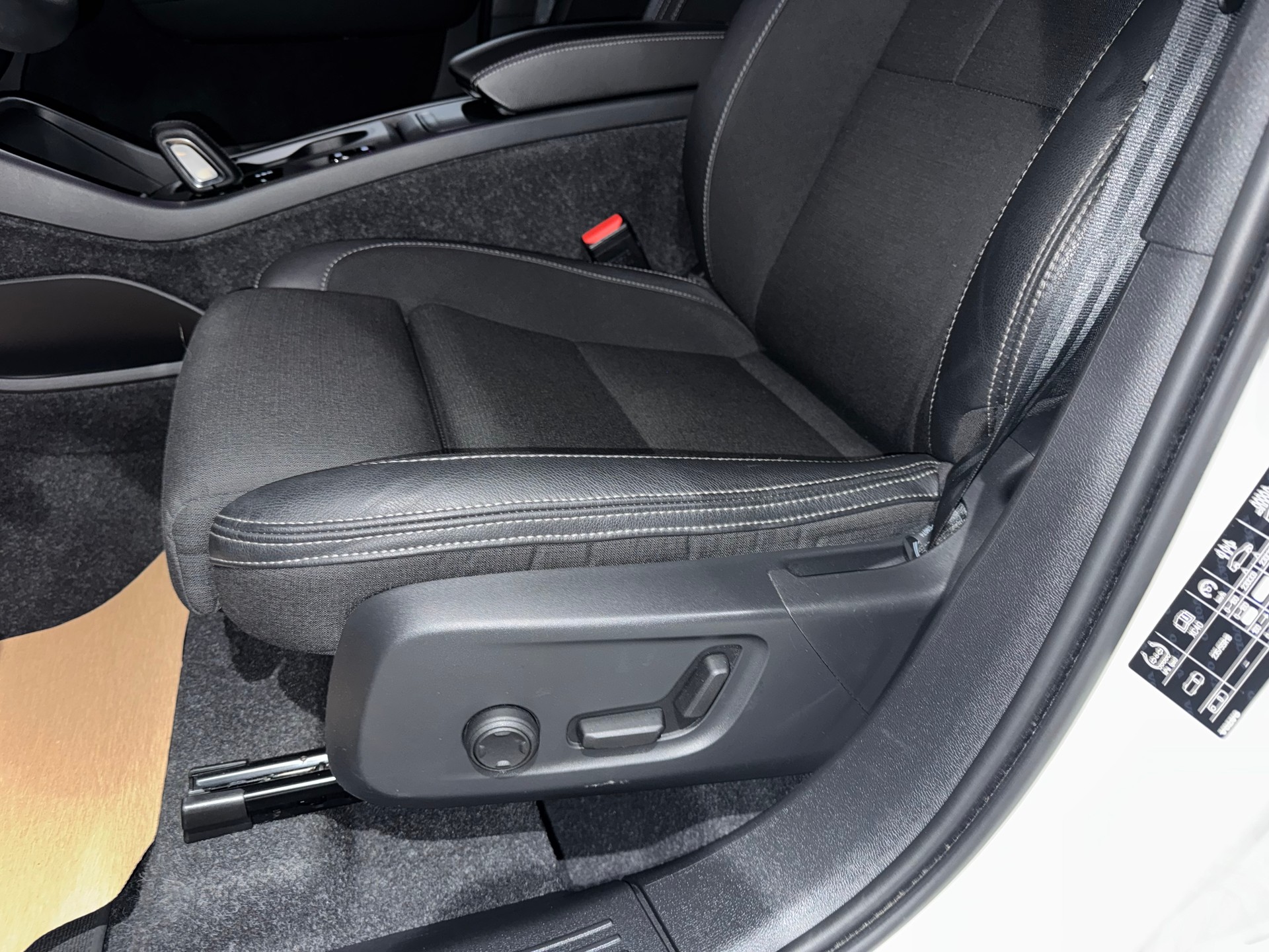 VOLVO XC40 T3 Momentum Geartronic | 1.Hand | CH |-image-22