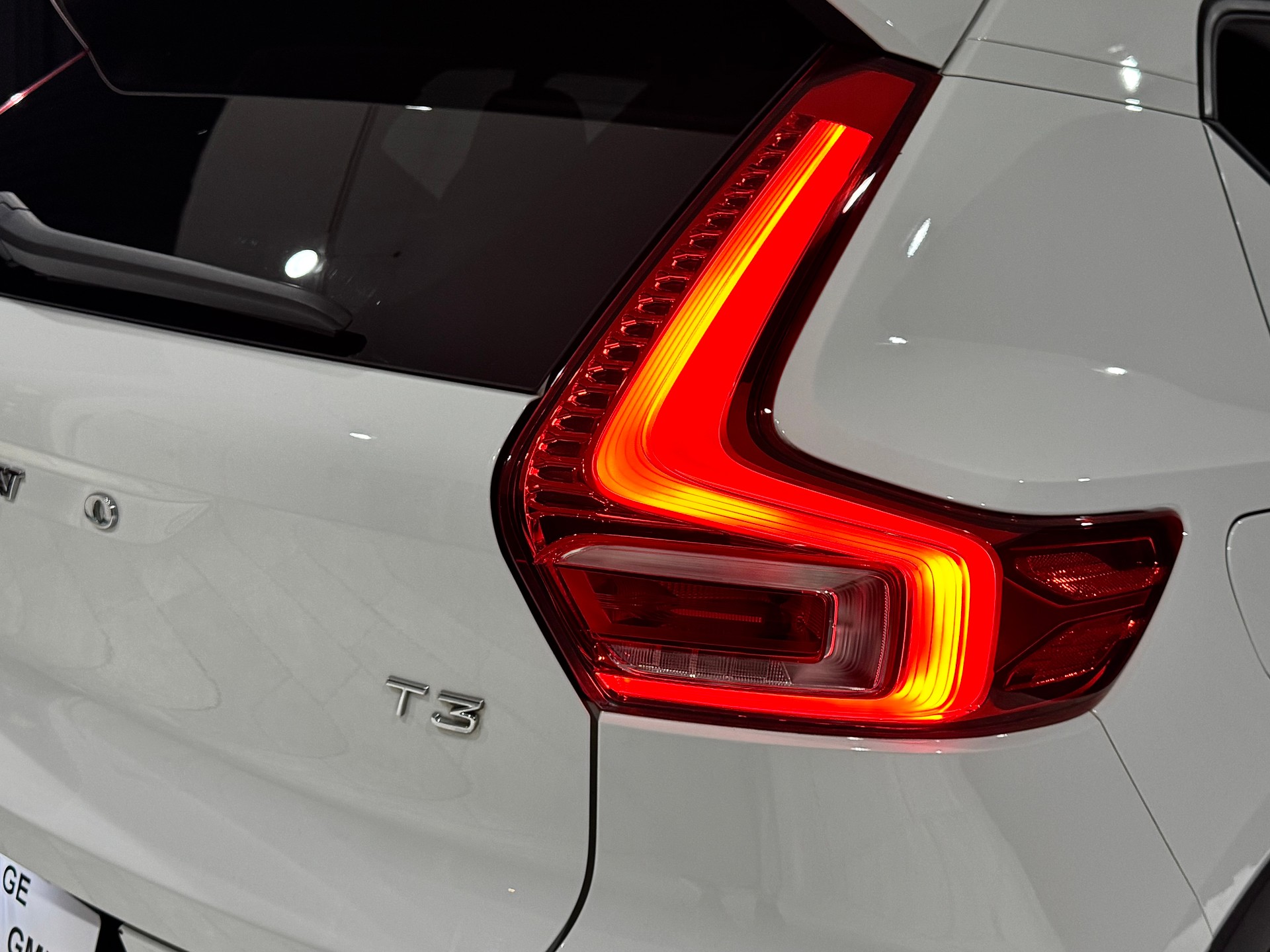 VOLVO XC40 T3 Momentum Geartronic | 1.Hand | CH |-image-11