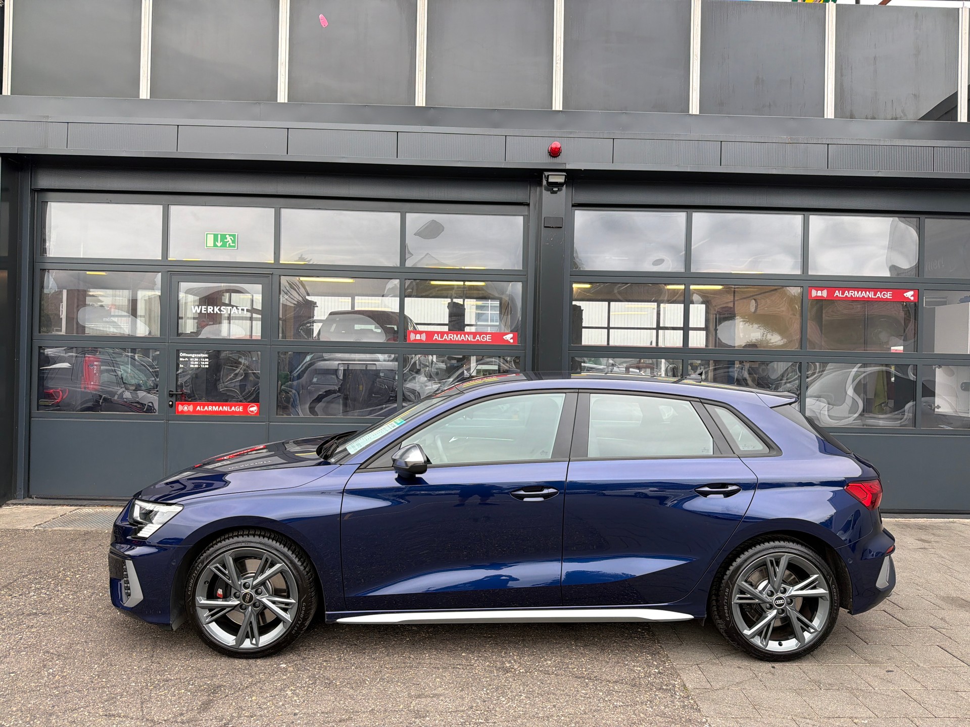 AUDI S3 Sportback 2.0 TFSI quattro S-tronic-showroom-element-2
