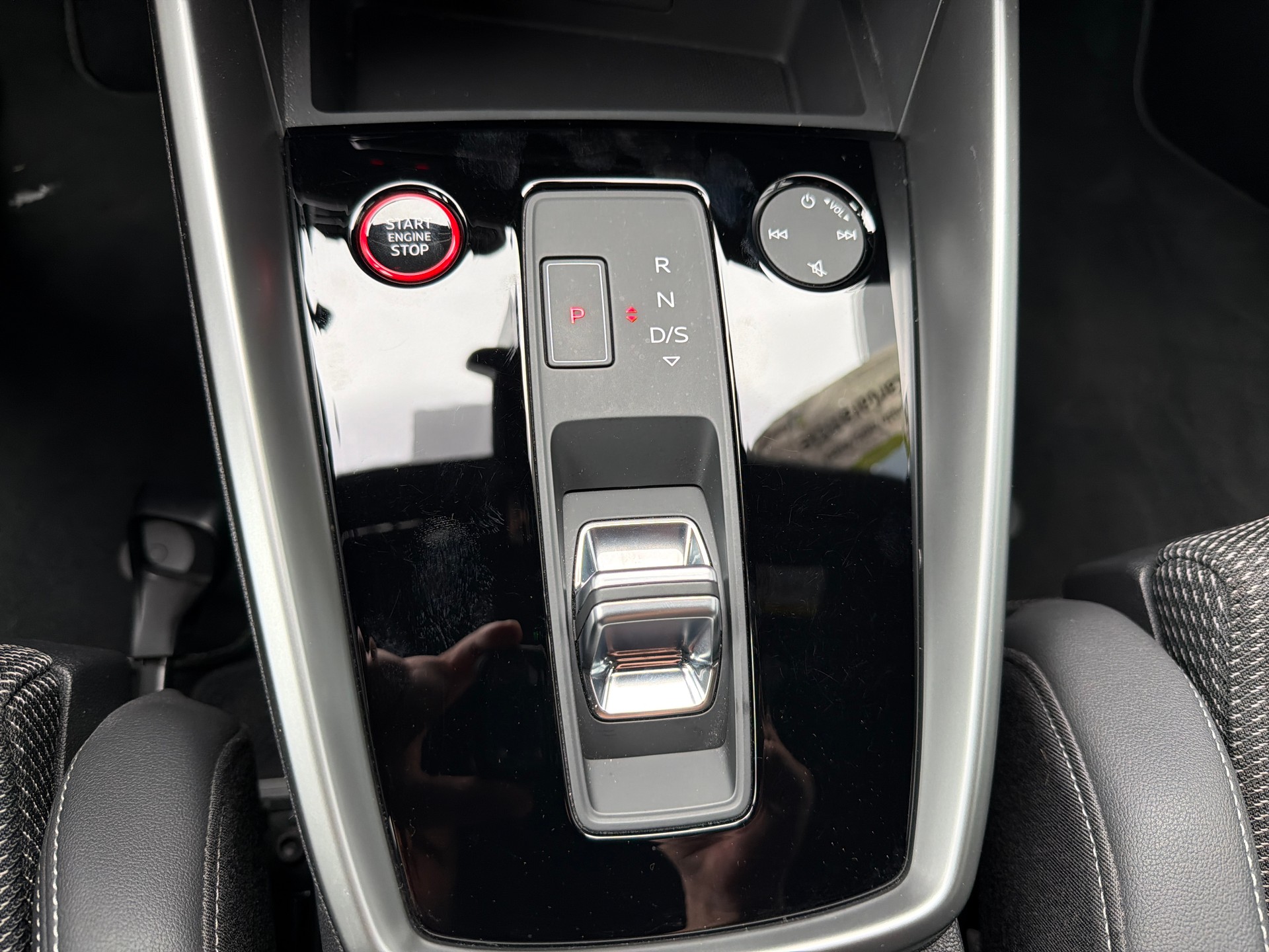AUDI S3 Sportback 2.0 TFSI quattro S-tronic-image-15