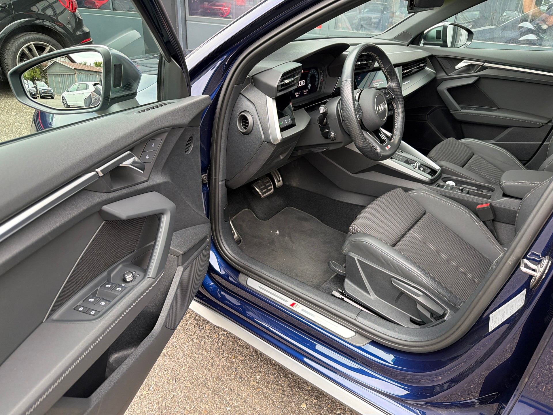 AUDI S3 Sportback 2.0 TFSI quattro S-tronic-image-7