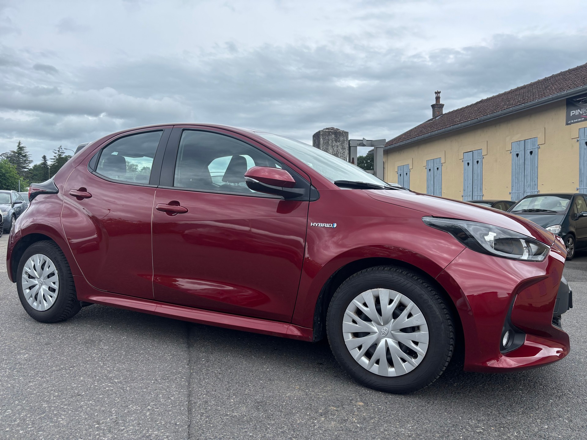 TOYOTA Yaris 1.5 Comfort e-CVT-showroom-element-2