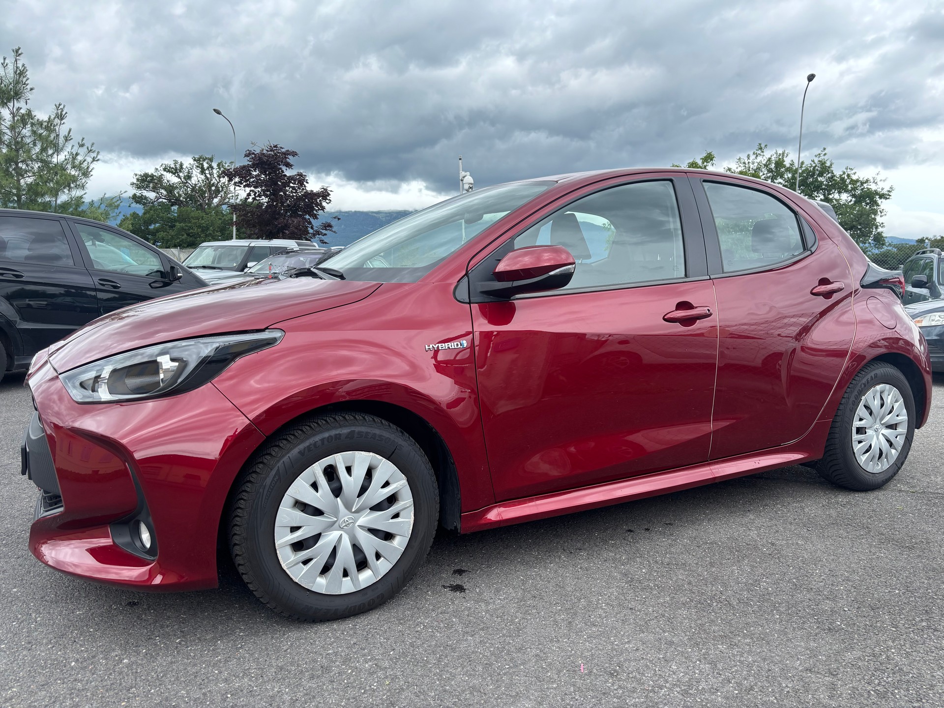 TOYOTA Yaris 1.5 Comfort e-CVT-showroom-element-1
