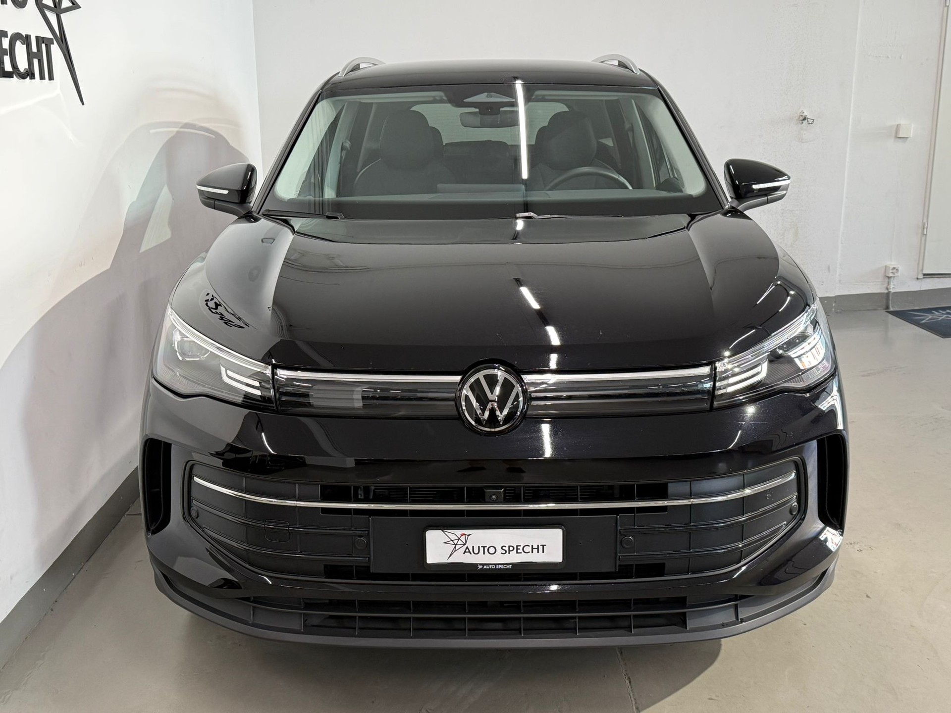 VW Tiguan 2.0 TDI SCR Life DSG-showroom-element-2