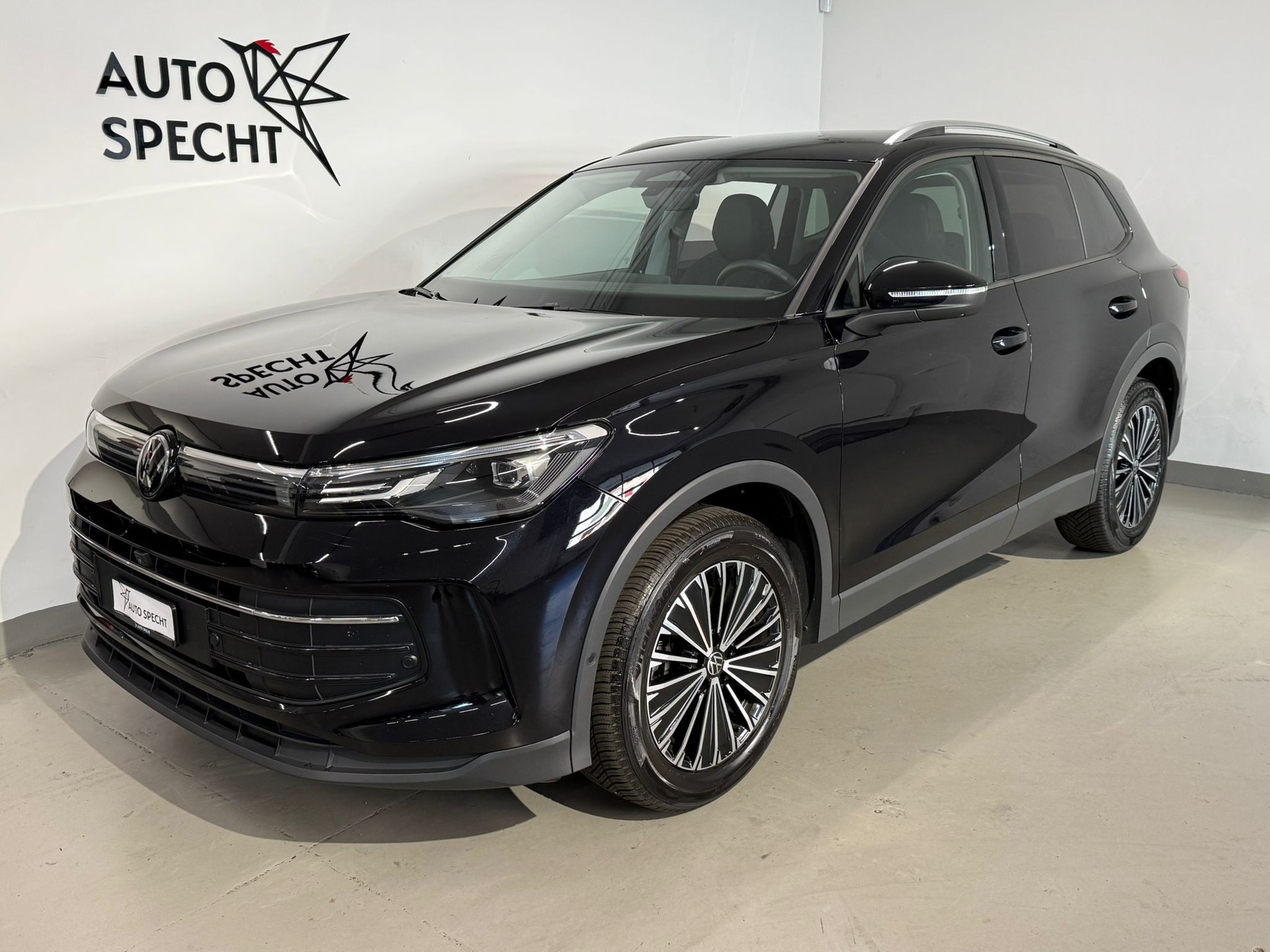 VW Tiguan 2.0 TDI SCR Life DSG-showroom-element-1