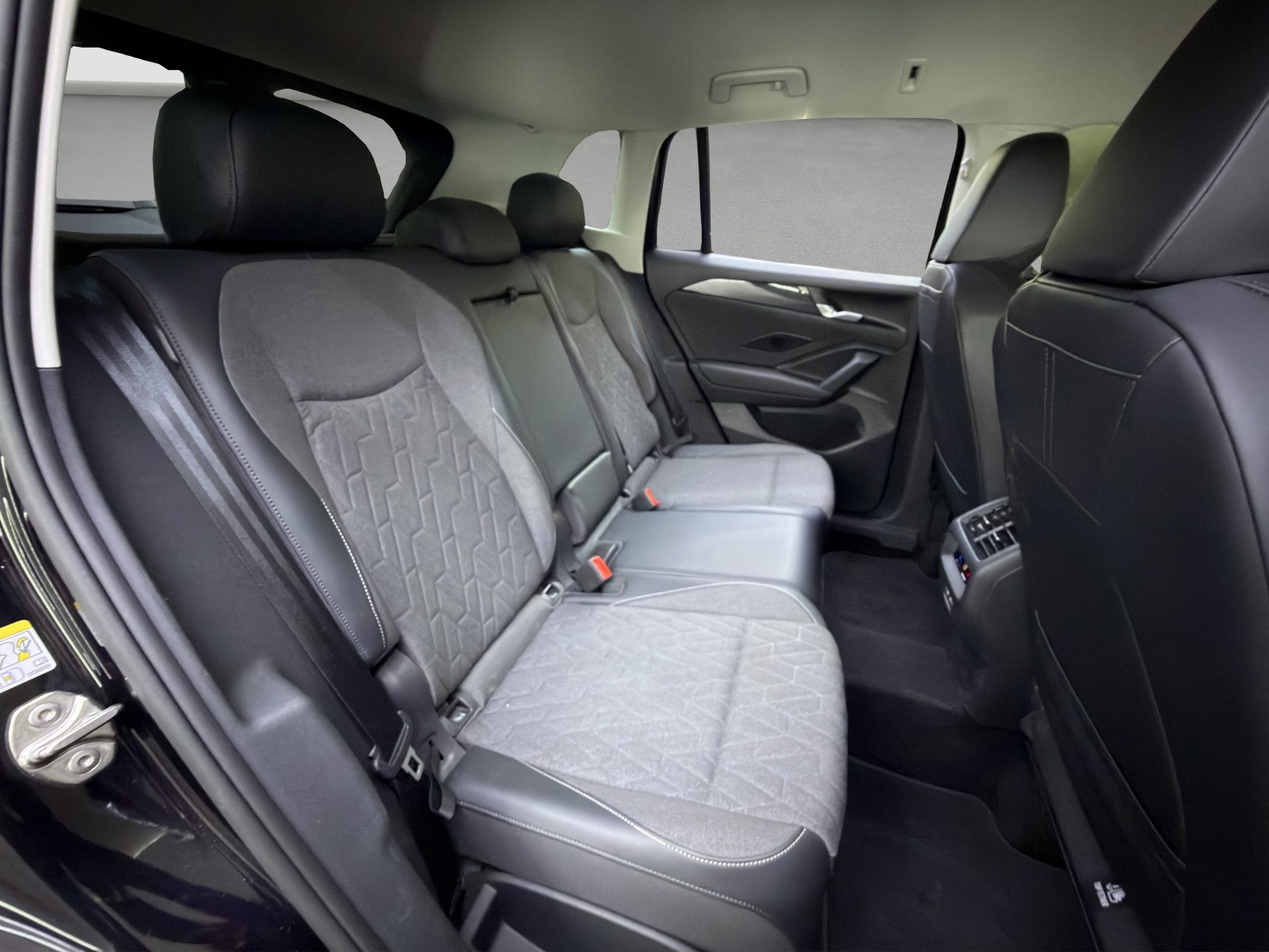 VW Tiguan 2.0 TDI SCR Life DSG-image-14