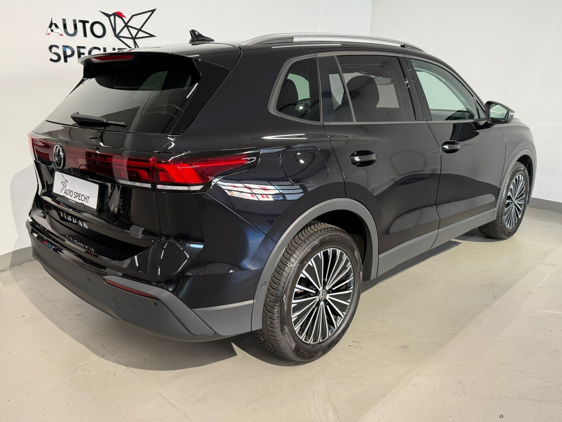 VW Tiguan 2.0 TDI SCR Life DSG-showroom-element-3