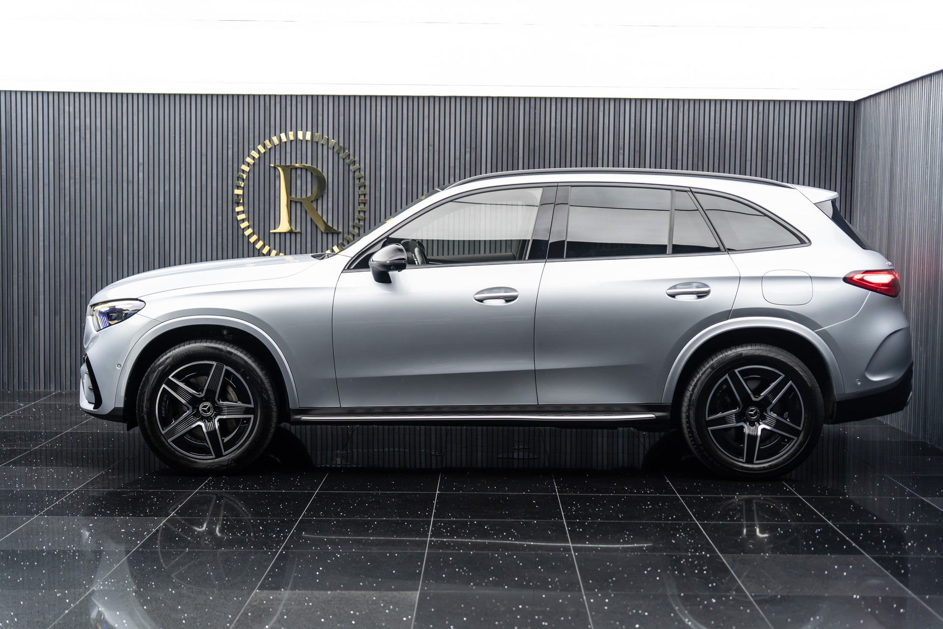MERCEDES-BENZ GLC 400 e 4Matic 9G-Tronic AMG-Line-showroom-element-2
