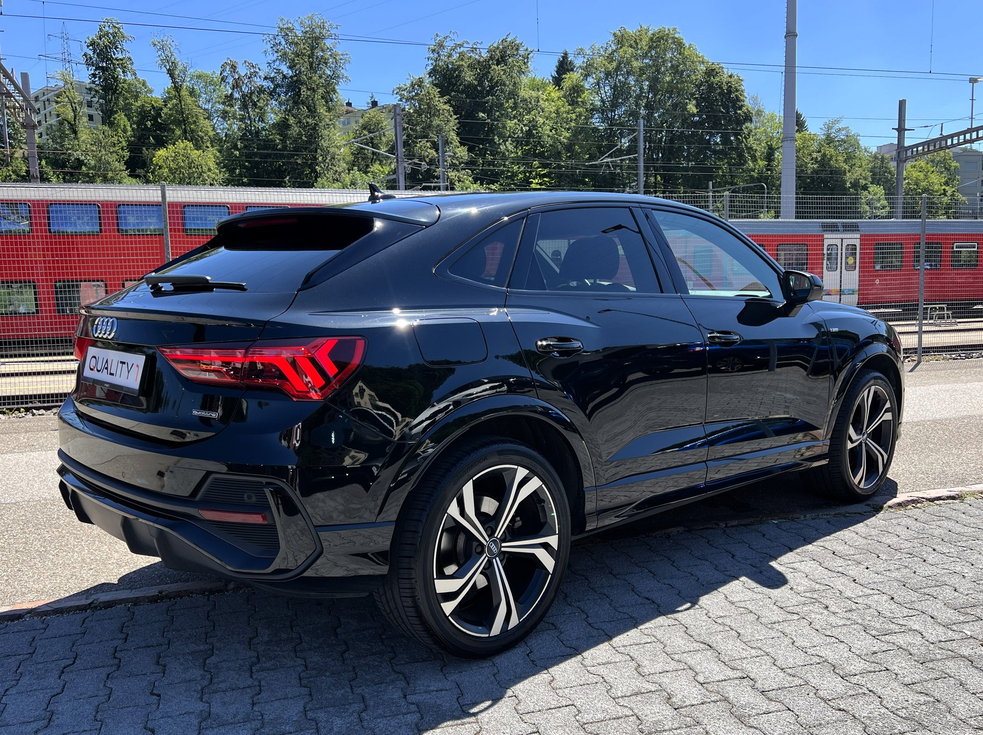 AUDI Q3 Sportback 45 TFSI S line quattro S-tronic-image-4