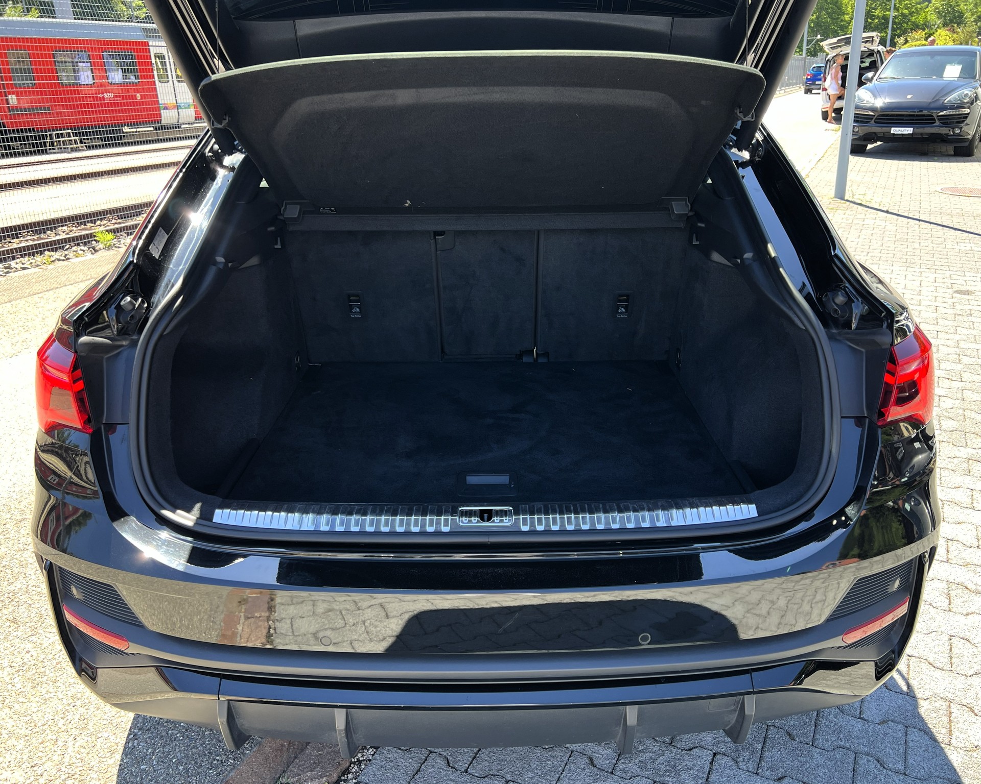 AUDI Q3 Sportback 45 TFSI S line quattro S-tronic-image-12