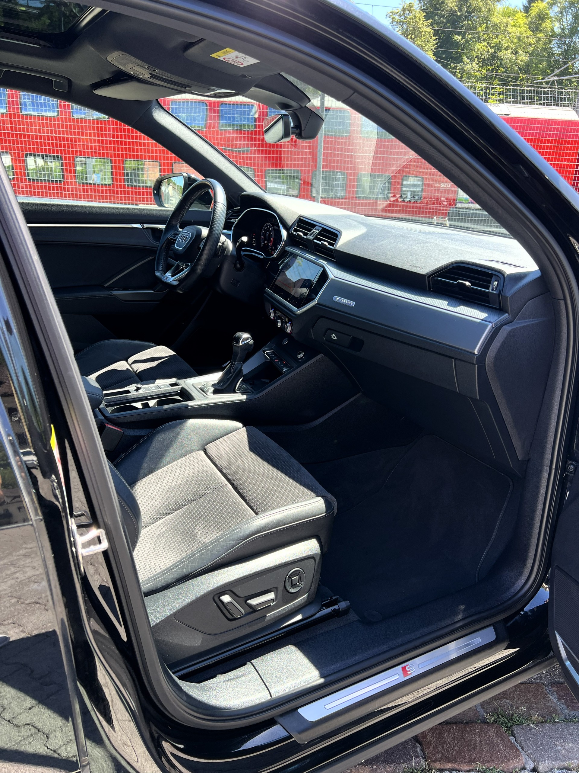AUDI Q3 Sportback 45 TFSI S line quattro S-tronic-image-14