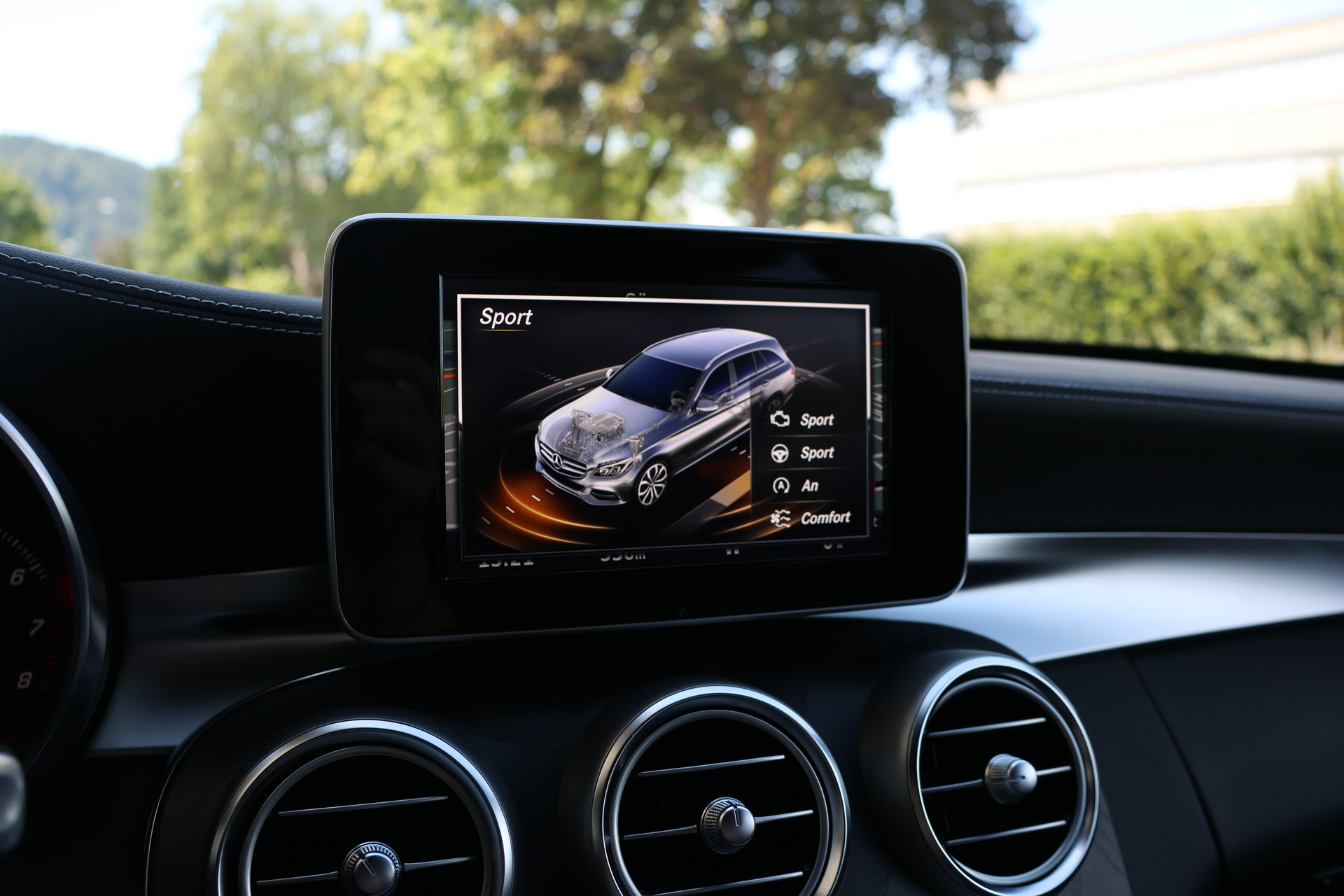 MERCEDES-BENZ C 300 AMG Line 7G-Tronic-image-17
