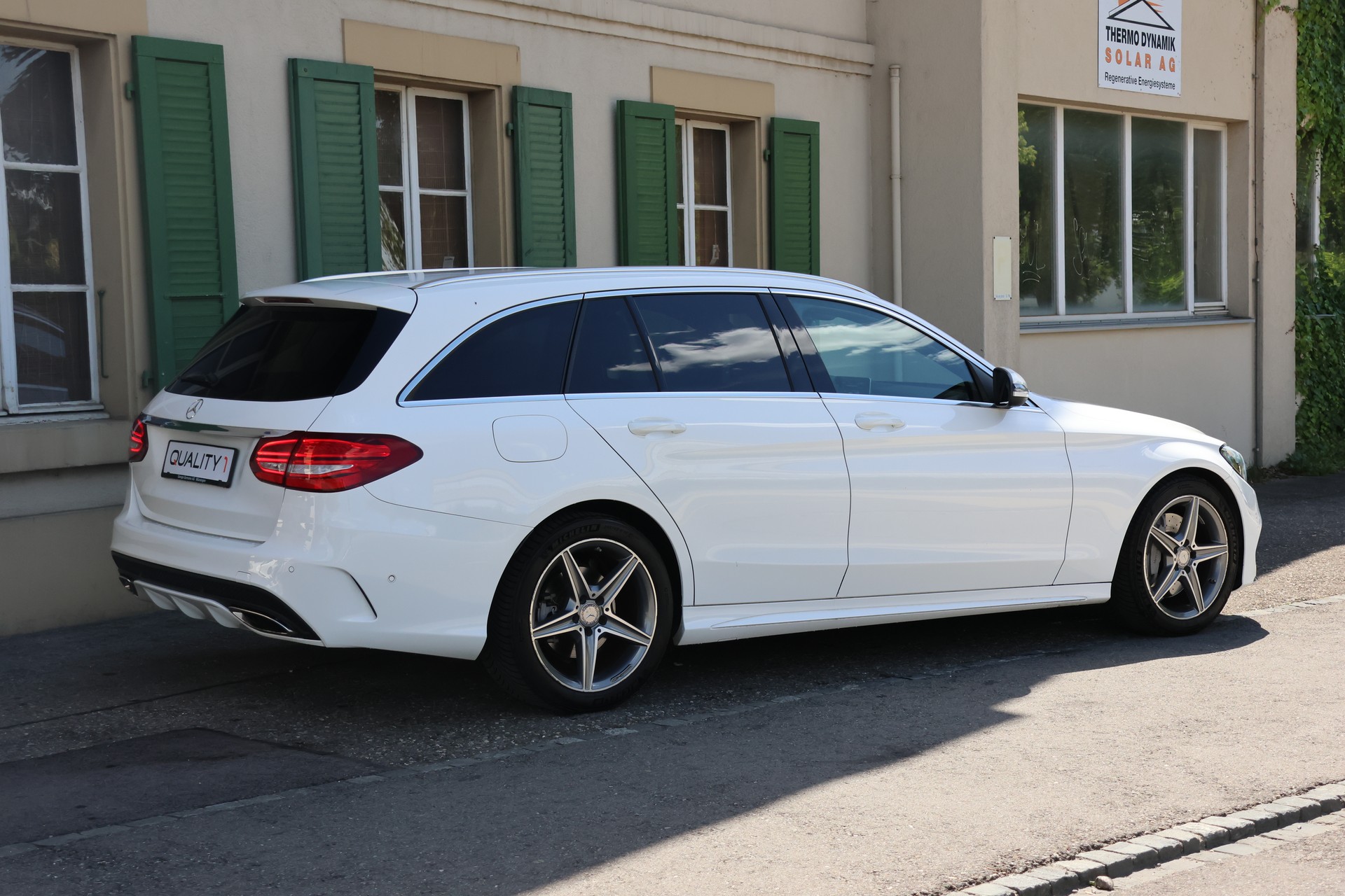 MERCEDES-BENZ C 300 AMG Line 7G-Tronic-image-4