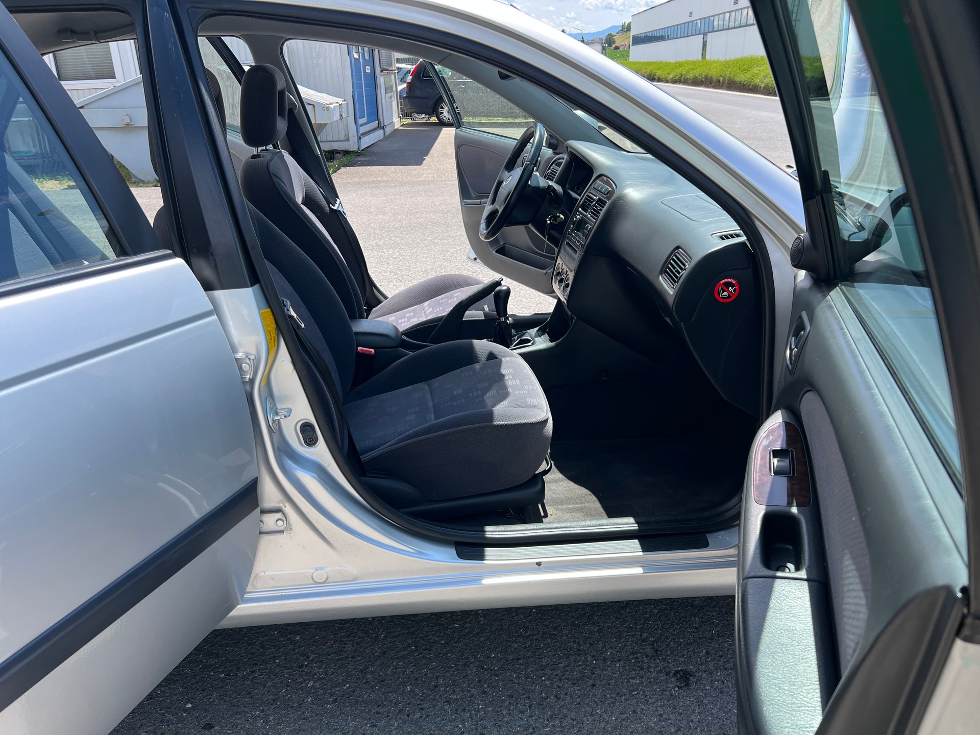 TOYOTA Avensis 2.0 VVT-i Linea Sol Liftback-image-8
