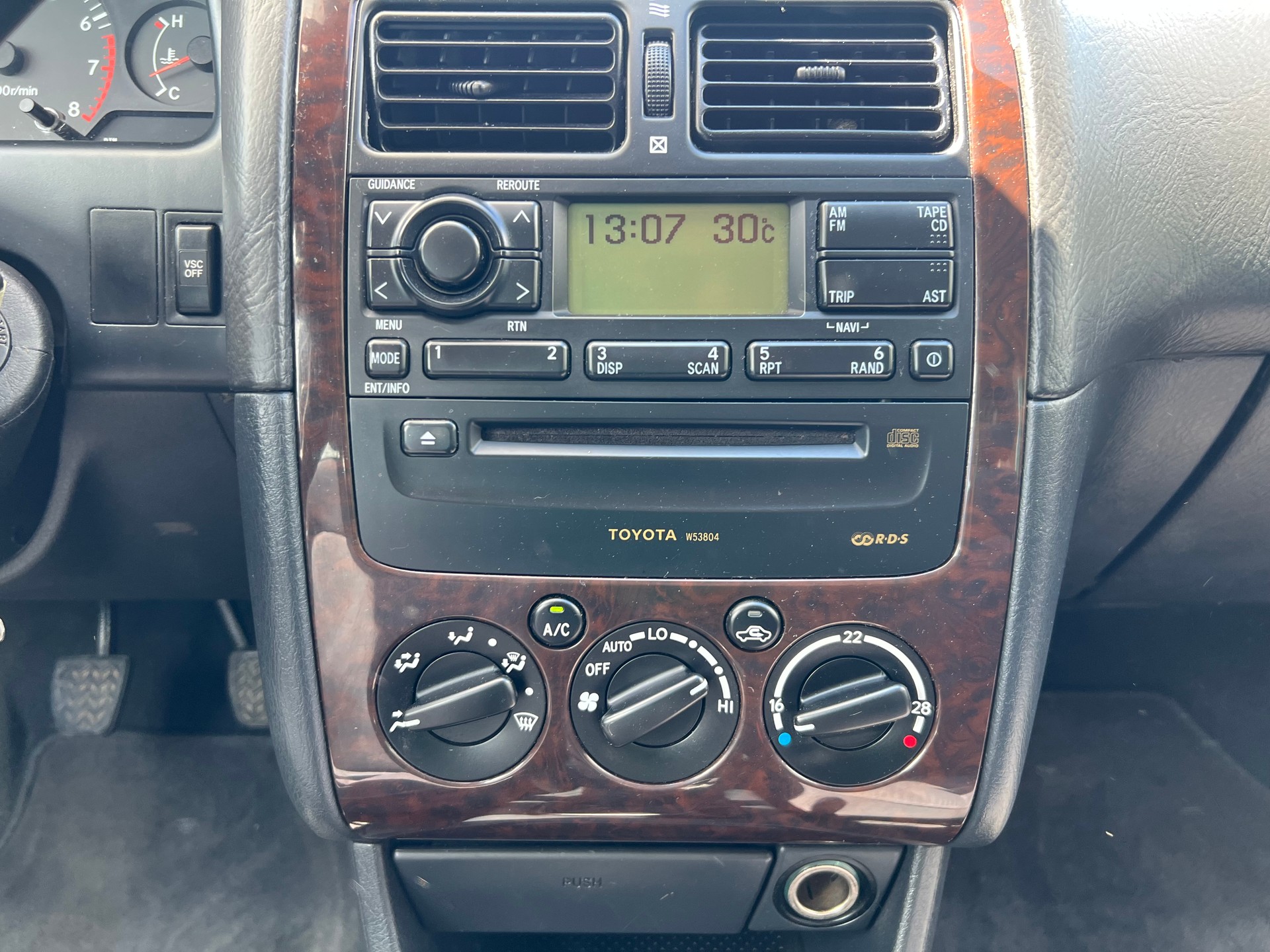 TOYOTA Avensis 2.0 VVT-i Linea Sol Liftback-image-13