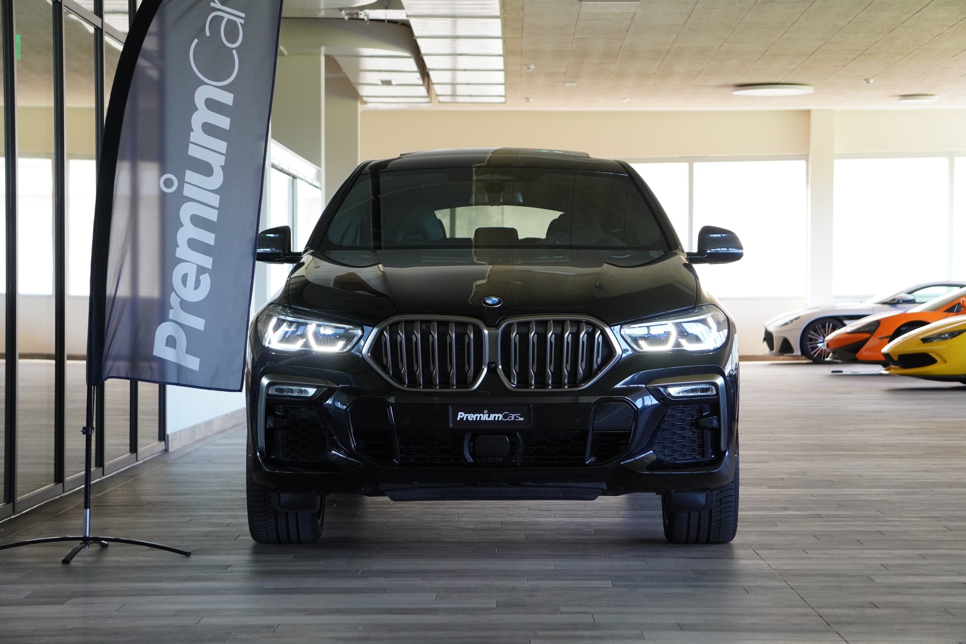 BMW X6 M50d-showroom-element-1