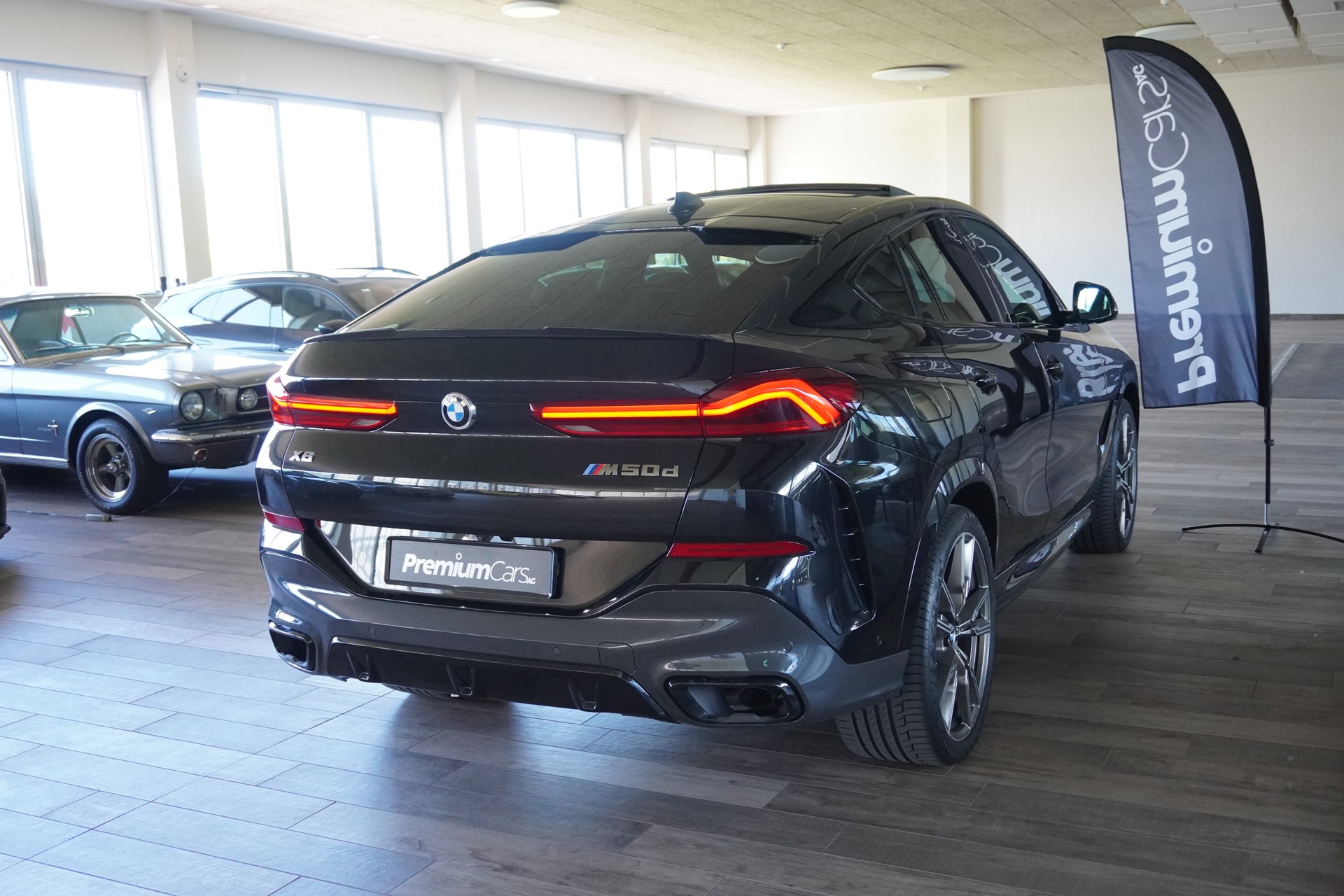 BMW X6 M50d-showroom-element-3