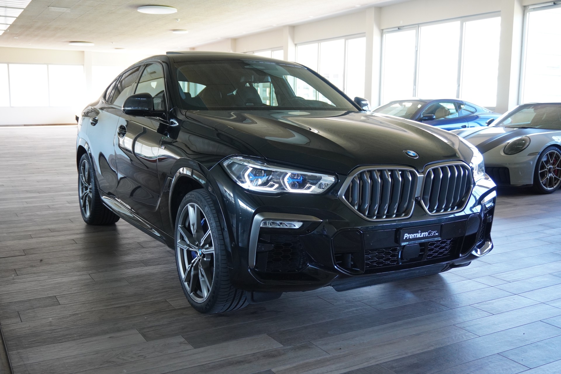 BMW X6 M50d-showroom-element-2