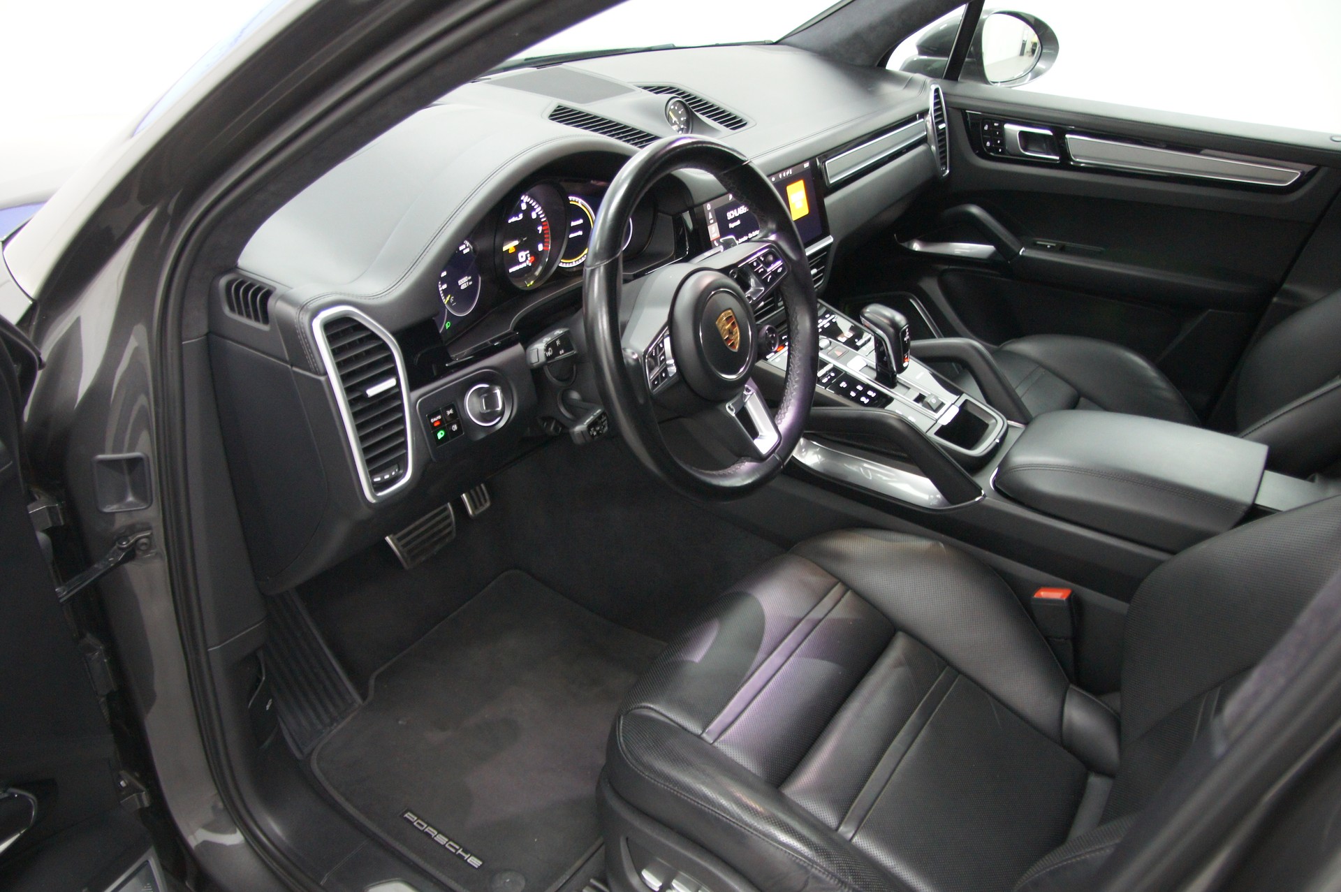 PORSCHE Cayenne Turbo S E-Hybrid-image-8