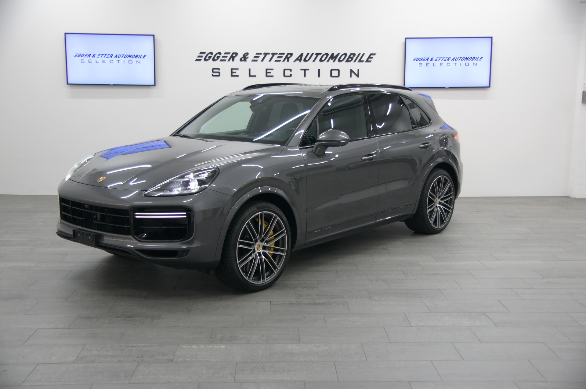 PORSCHE Cayenne Turbo S E-Hybrid-showroom-element-1
