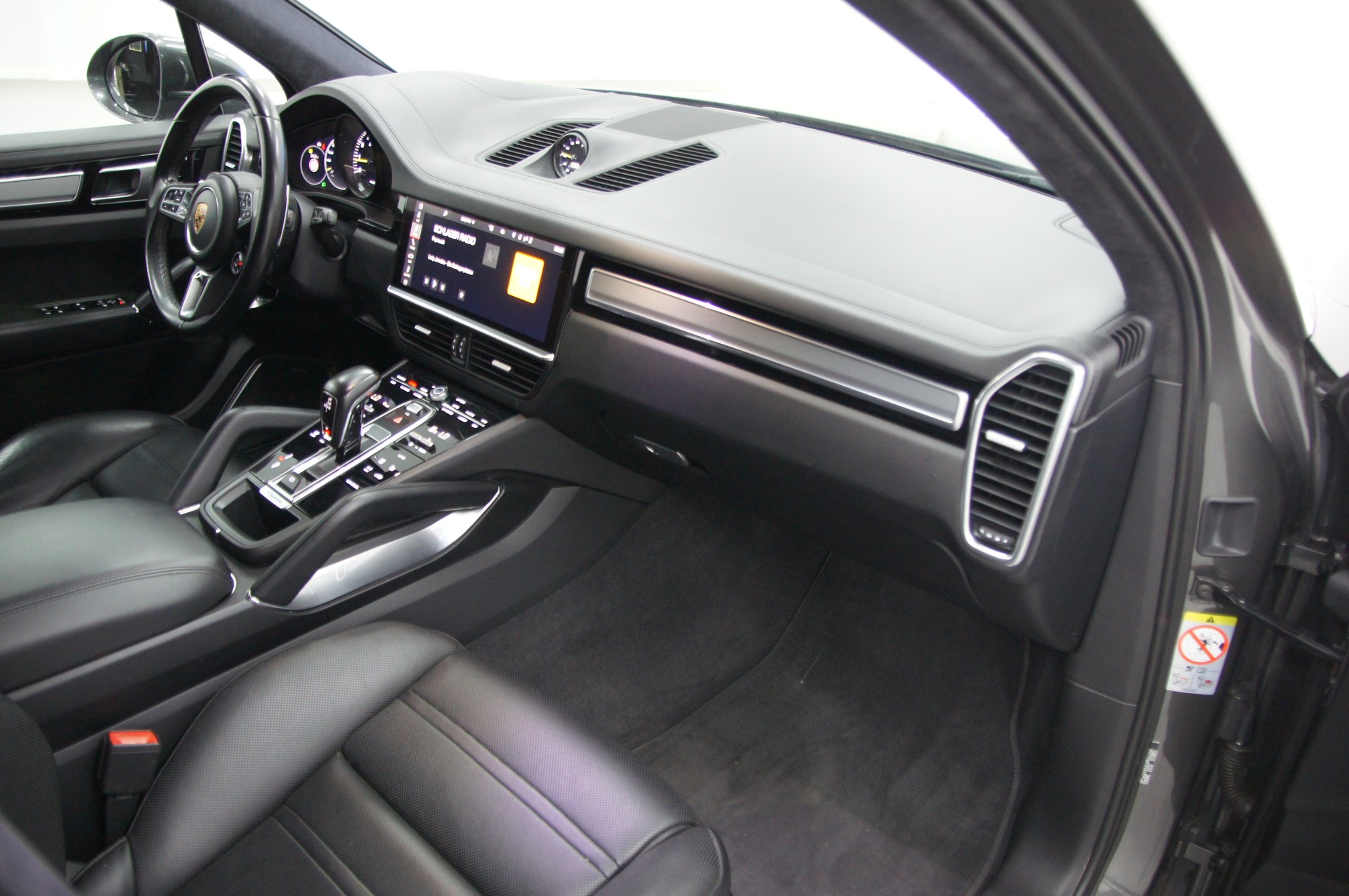PORSCHE Cayenne Turbo S E-Hybrid-image-12