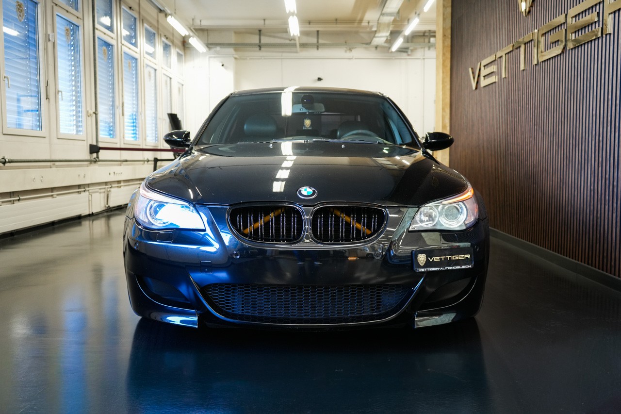 BMW M5-showroom-element-1
