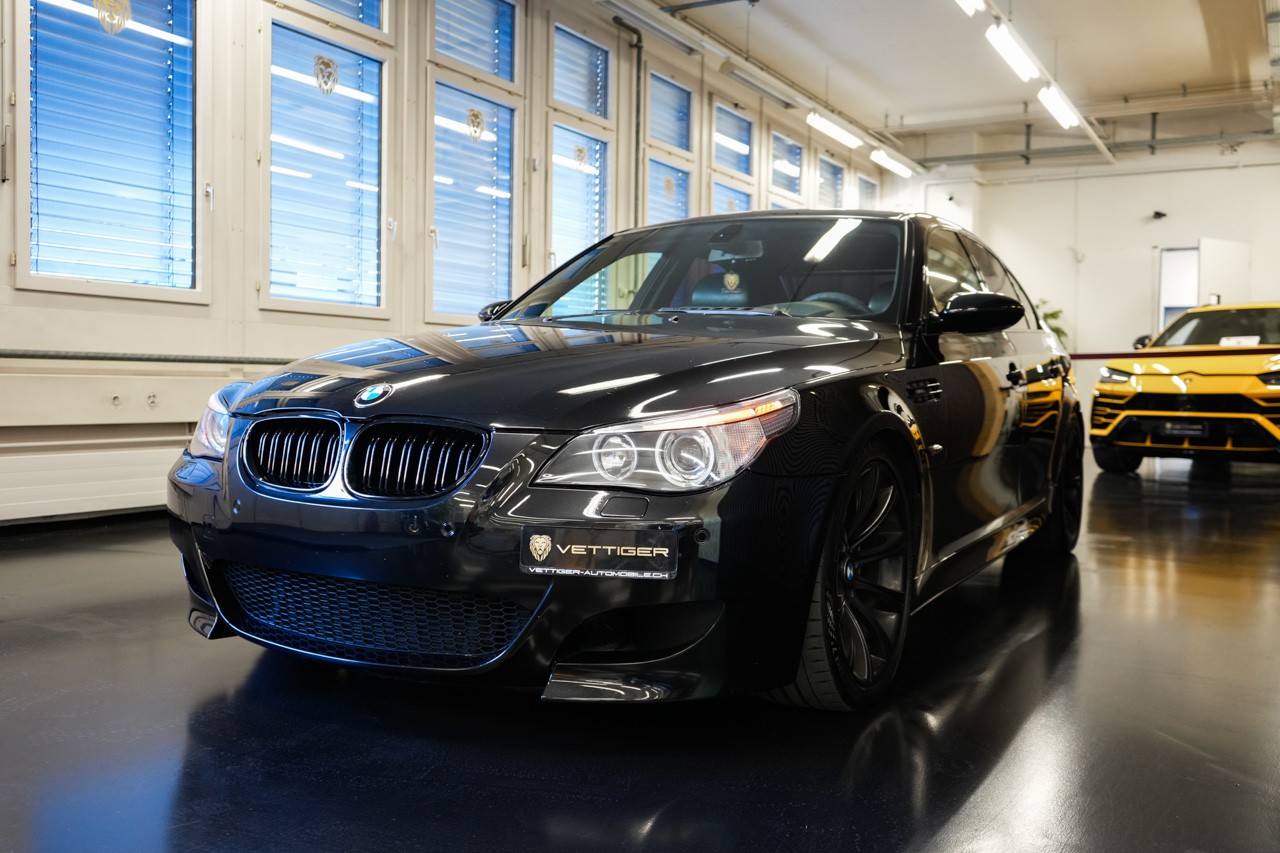 BMW M5-showroom-element-2