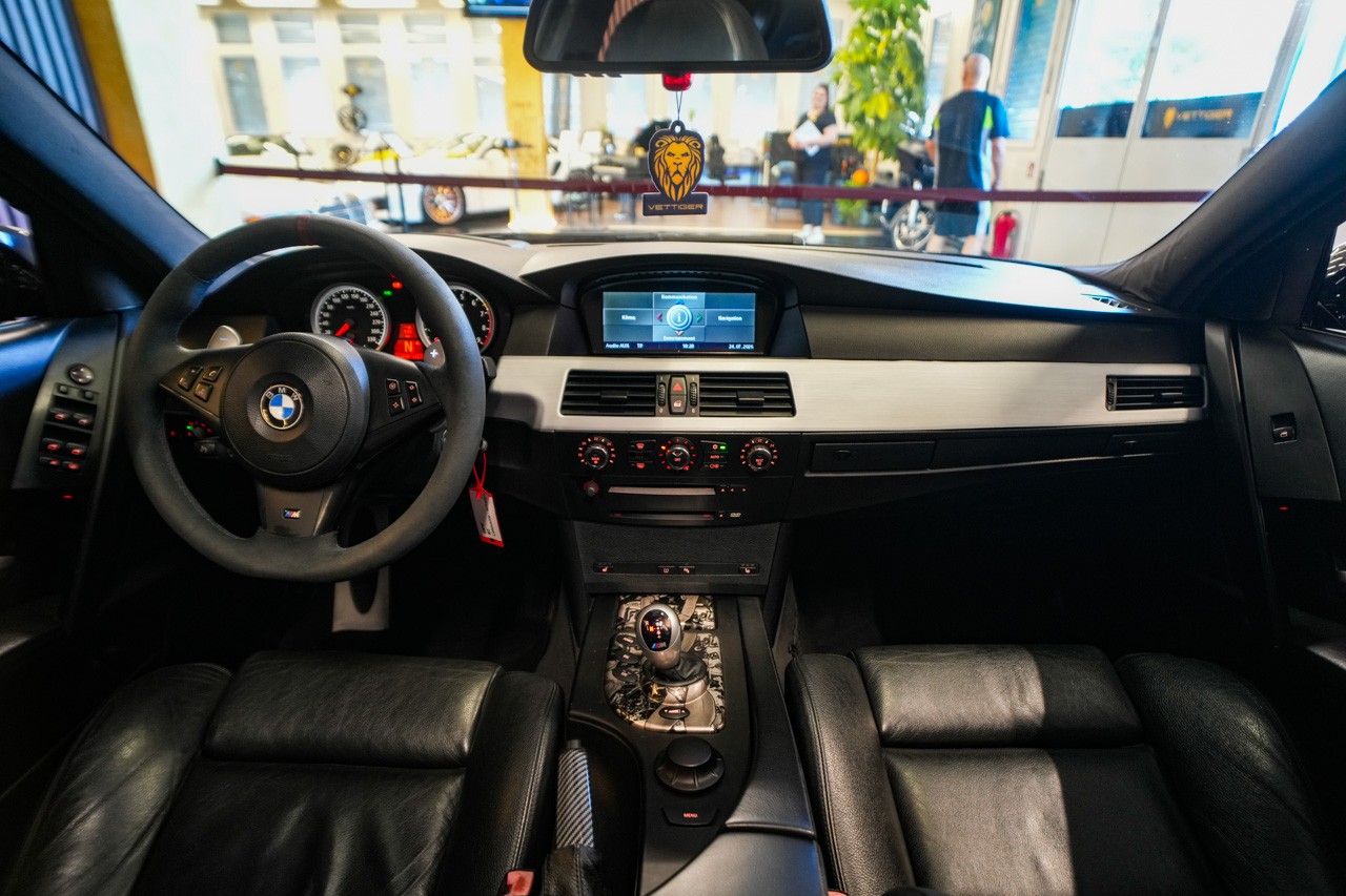 BMW M5-image-9