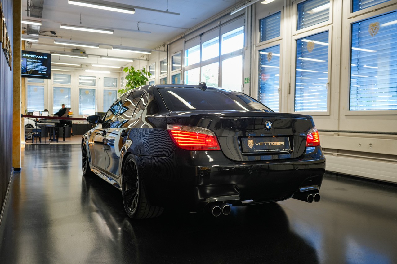 BMW M5-showroom-element-3