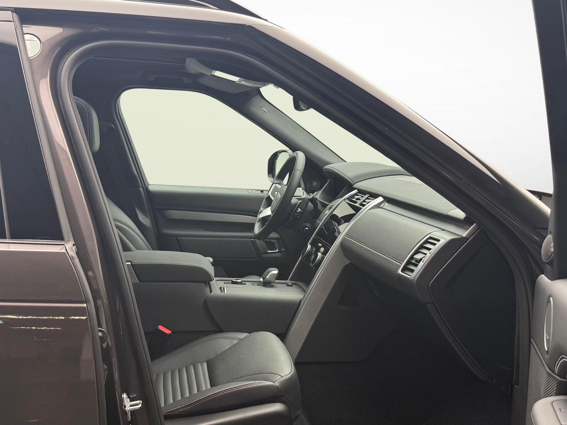 LAND ROVER Discovery 3.0 D I6 250 Dynamic SE-image-9