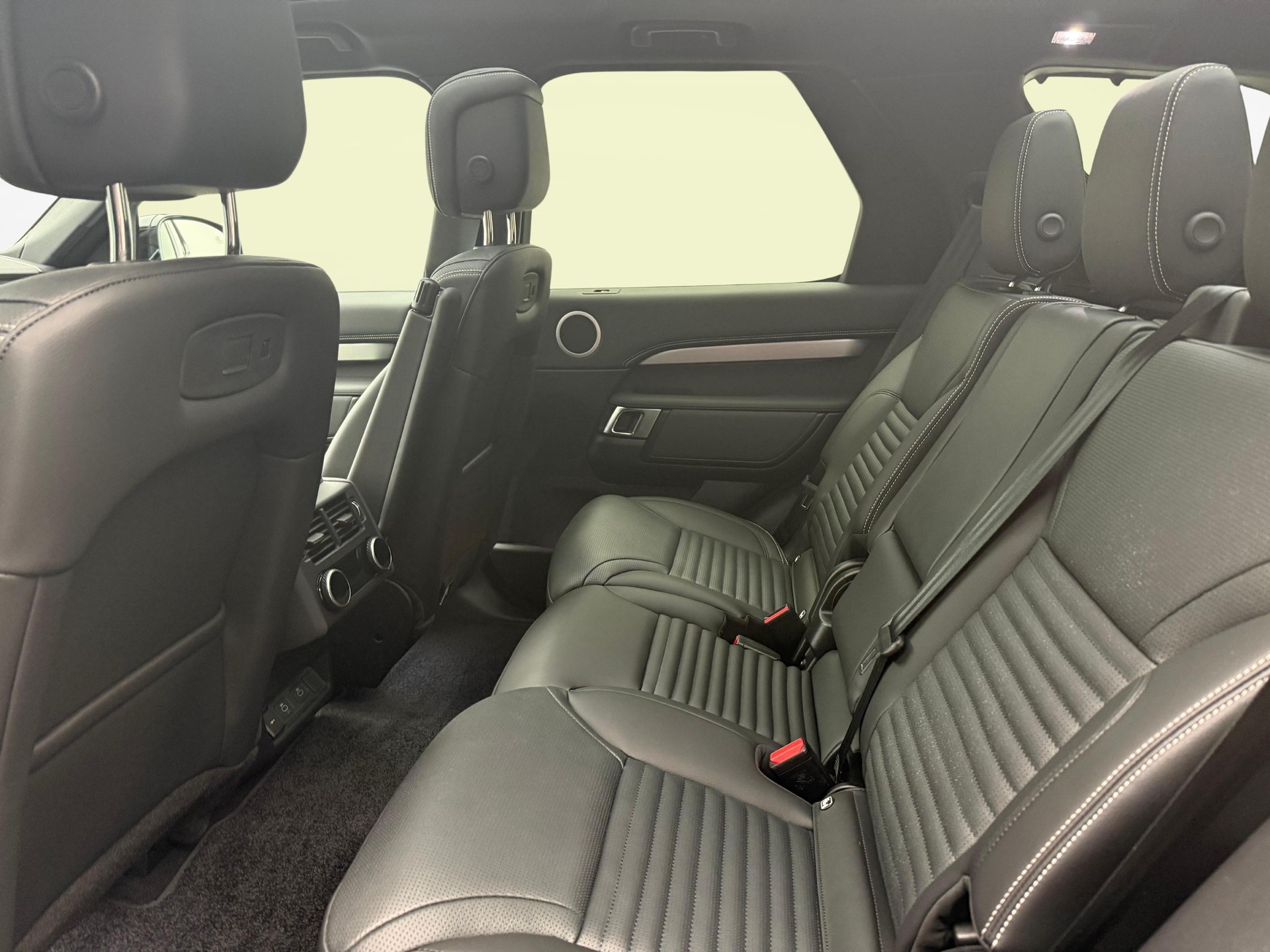 LAND ROVER Discovery 3.0 D I6 250 Dynamic SE-image-10