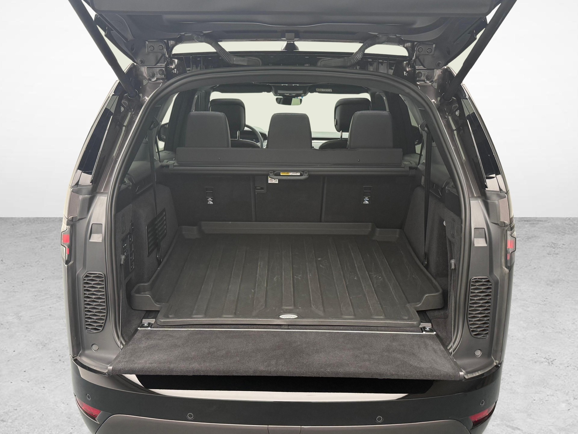 LAND ROVER Discovery 3.0 D I6 250 Dynamic SE-image-11